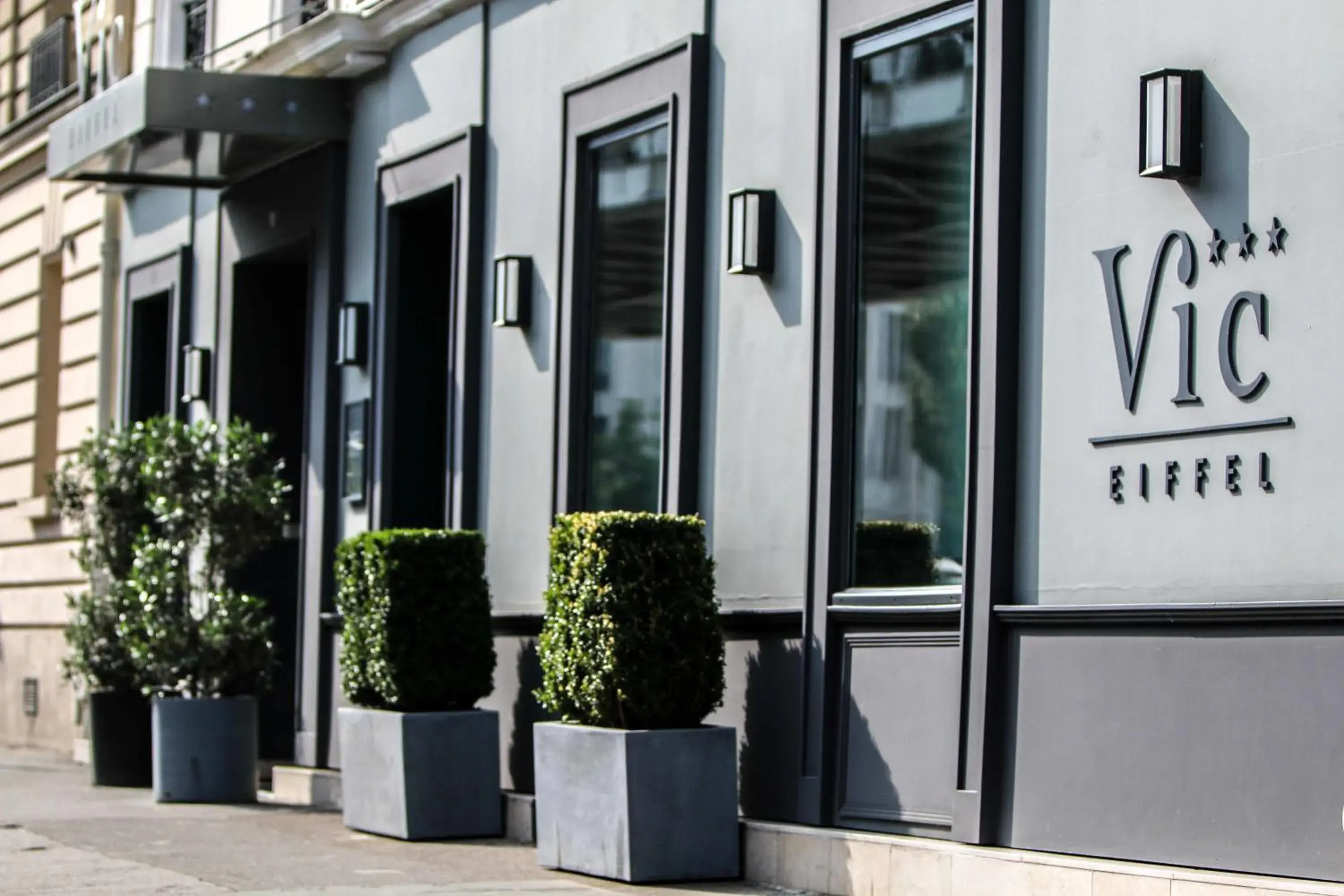 Property building in Hôtel Vic Eiffel Property building in Hôtel Vic Eiffel