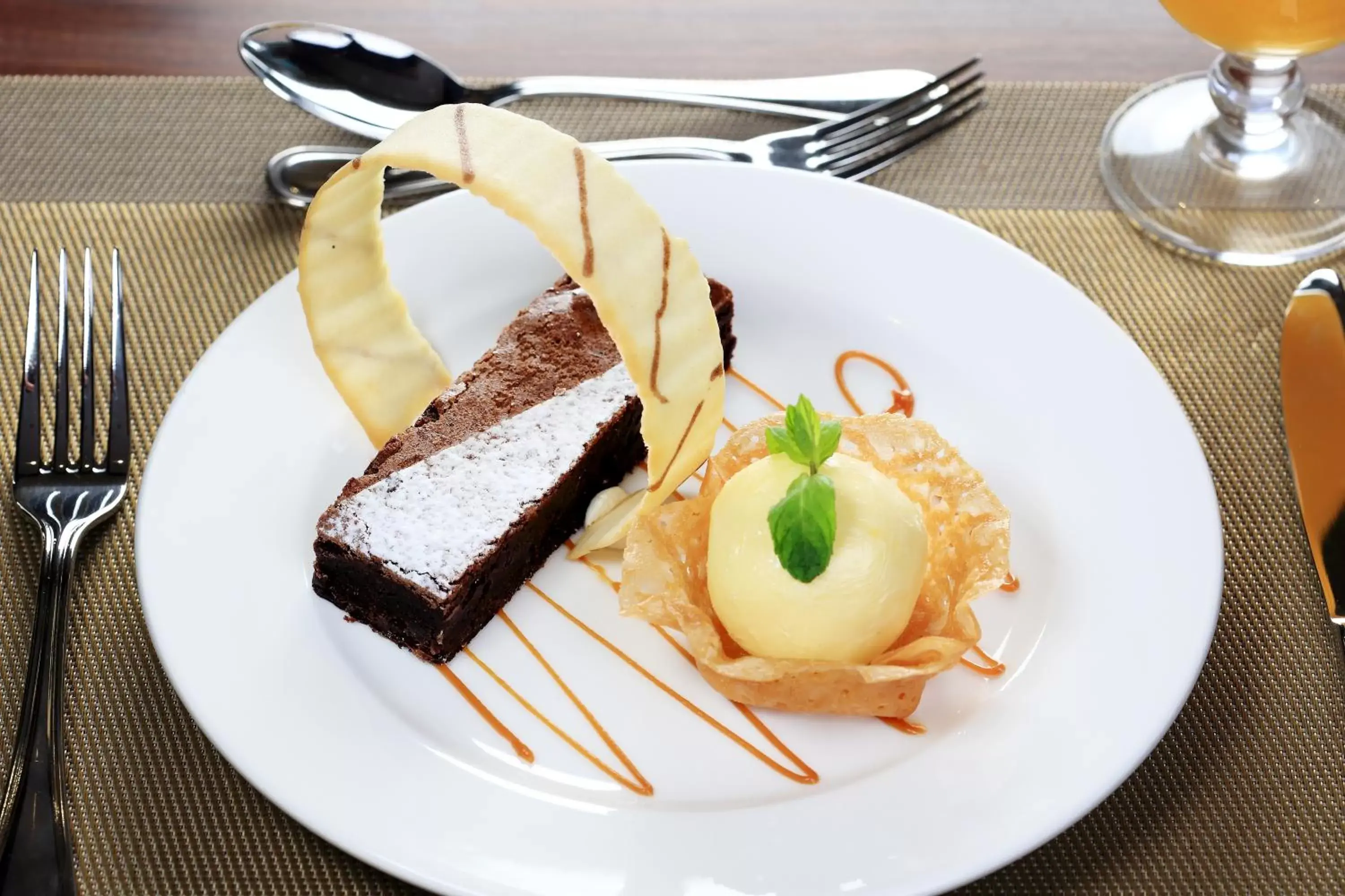 Restaurant/places to eat in Best Western Plus Fursan Restaurant/places to eat in Best Western Plus Fursan