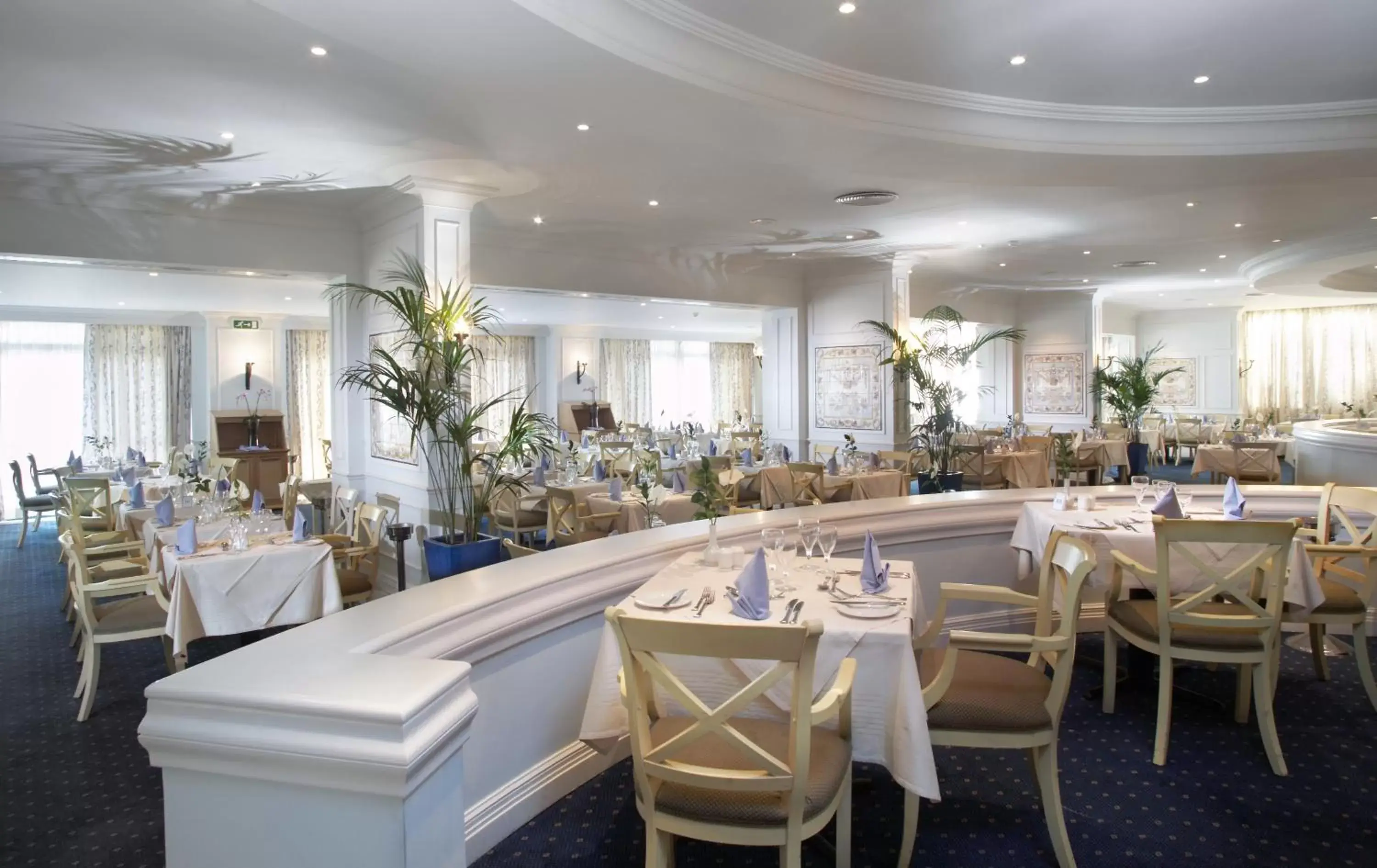 Restaurant/Places to Eat in The Cliff Bay - PortoBay