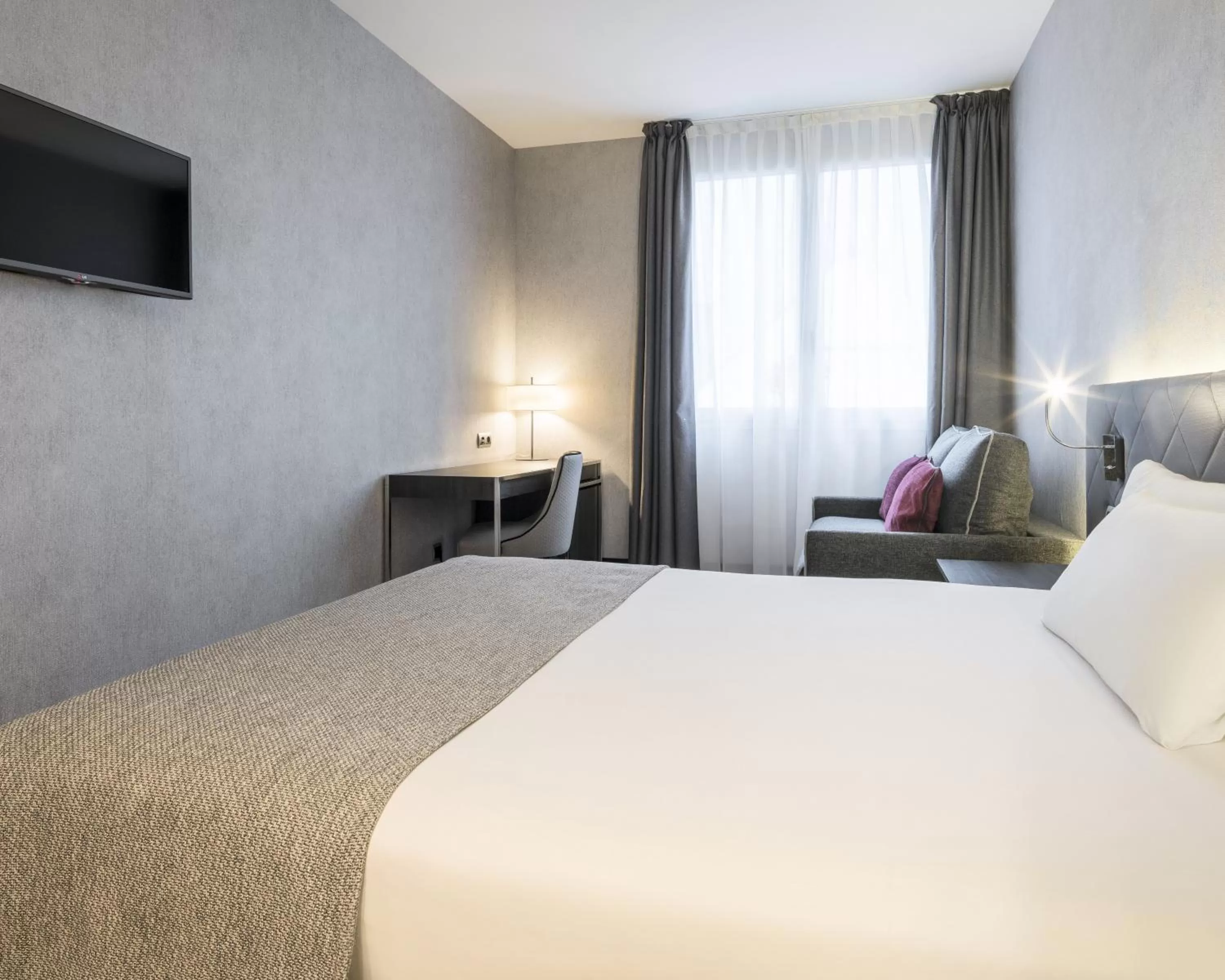 Photo of the whole room, Bed in Ilunion Bel-Art