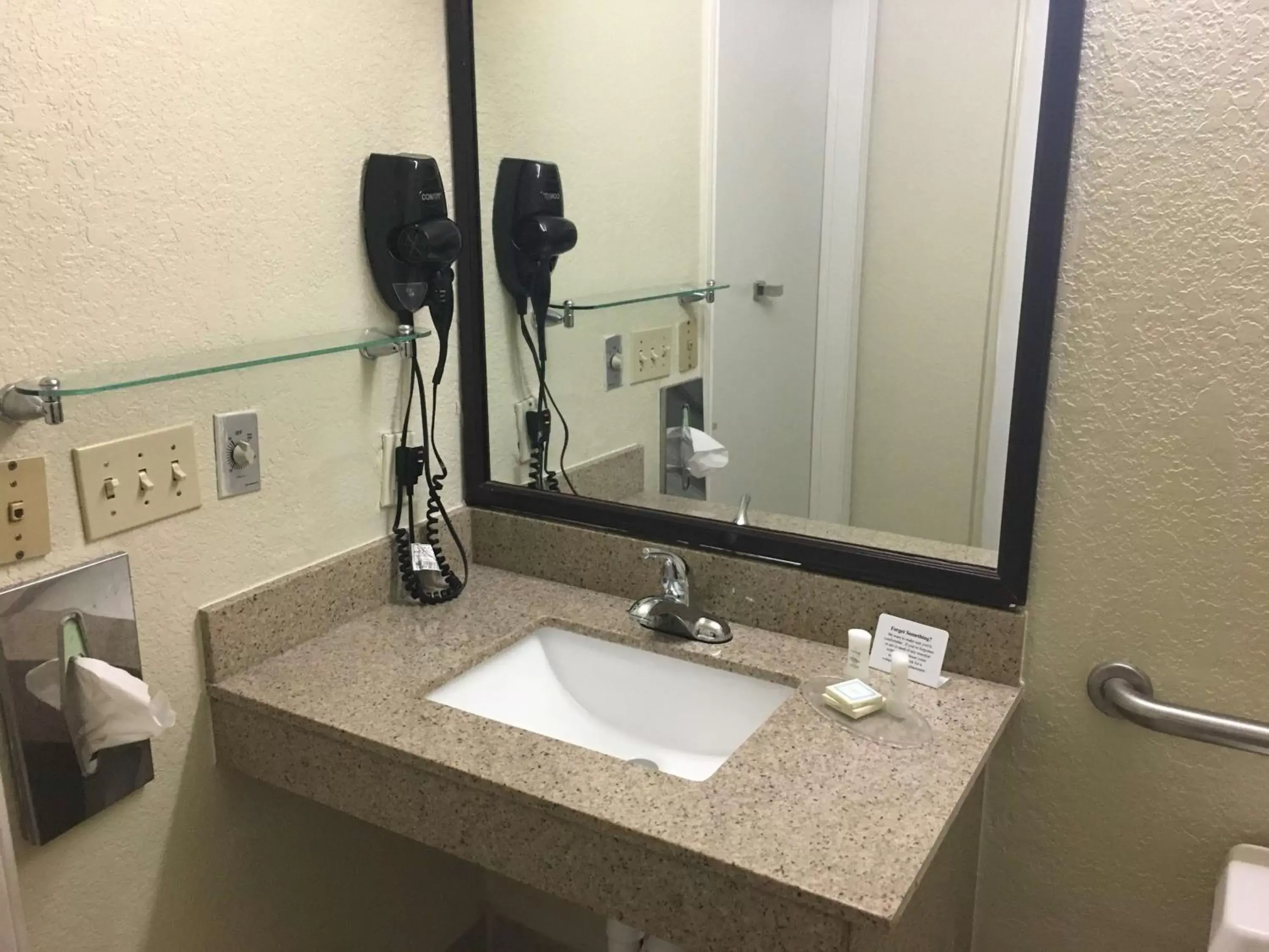 Bathroom in Best Western San Marcos