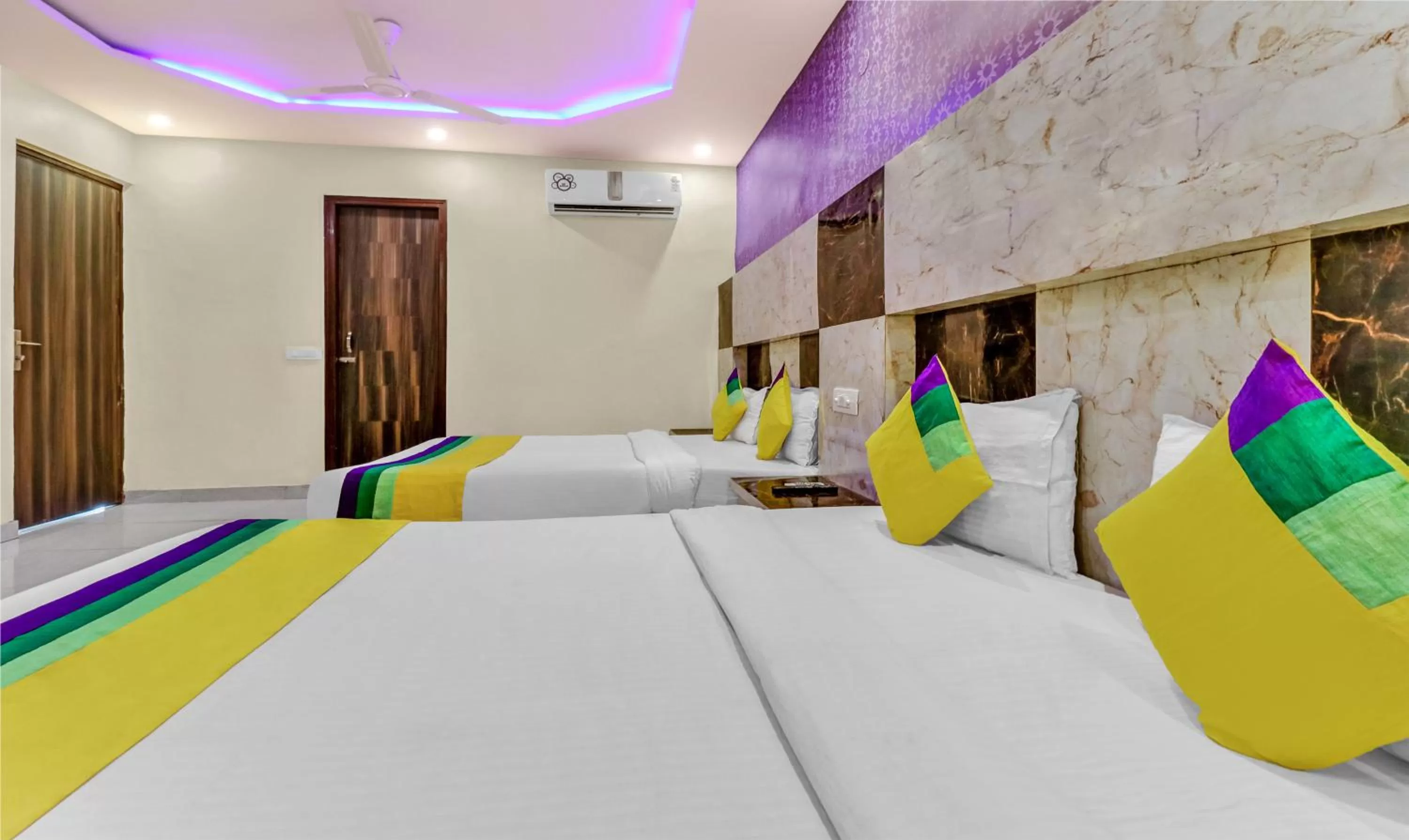 Bedroom, Banquet Facilities in Itsy By Treebo - Royal Residency