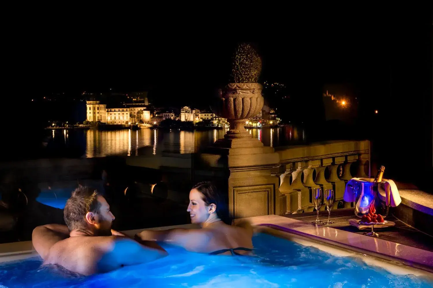 Hot Tub, Swimming Pool in Hotel Villa E Palazzo Aminta