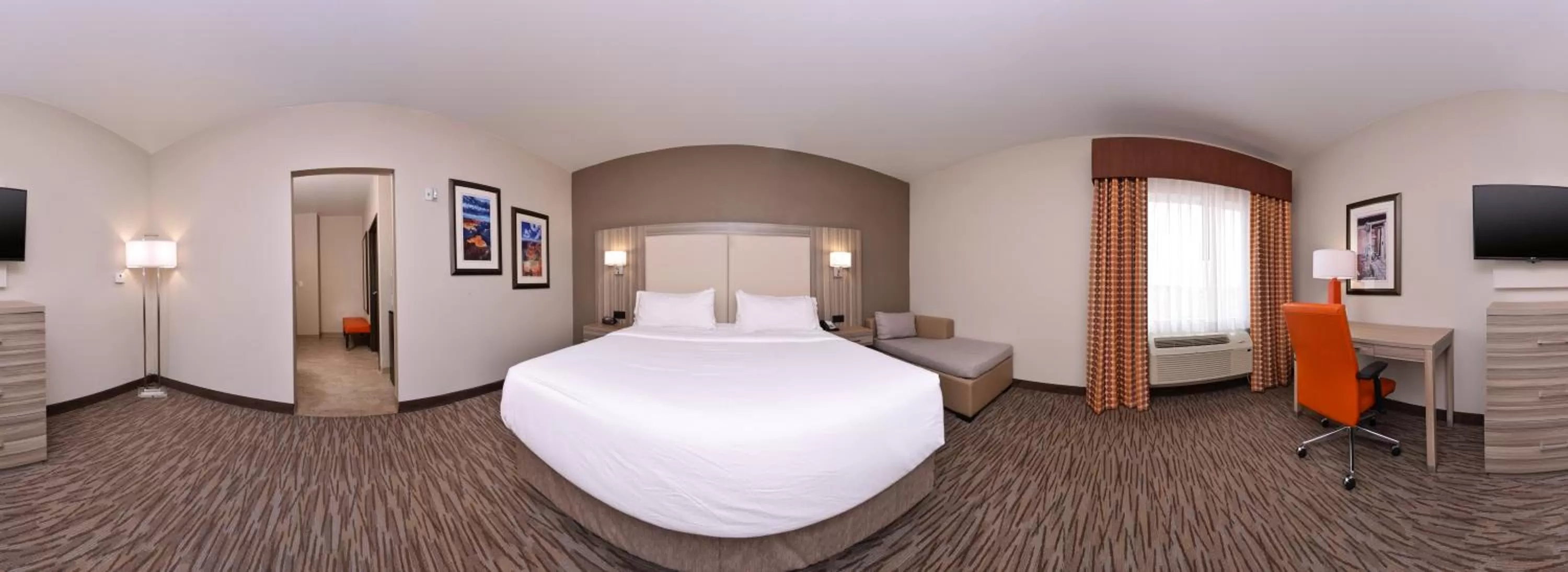 Photo of the whole room, Bed in Holiday Inn Express & Suites Williams by IHG
