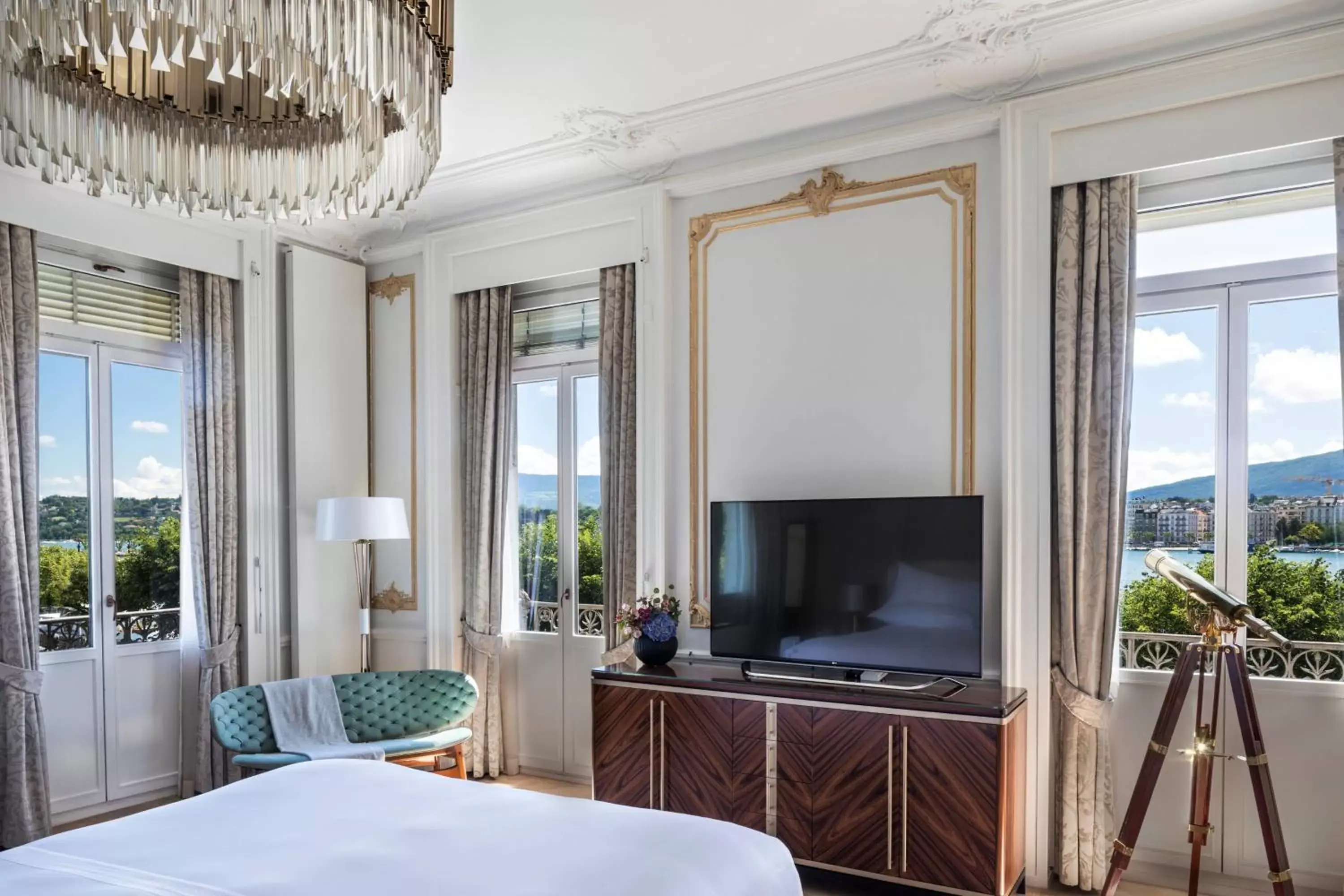 Bedroom, TV/Entertainment Center in The Ritz-Carlton Hotel de la Paix, Geneva