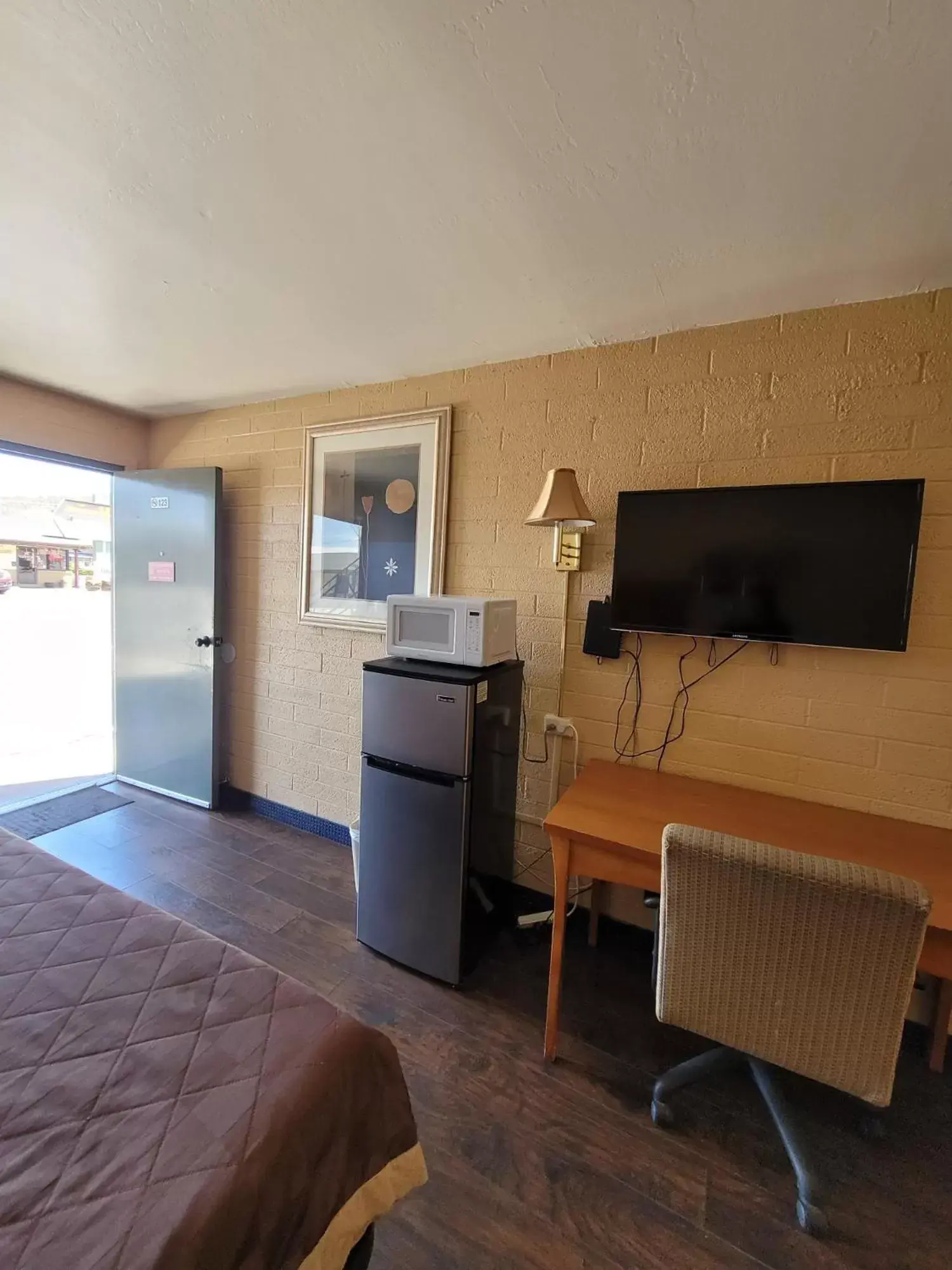 TV/Entertainment Center in Westerner Motel