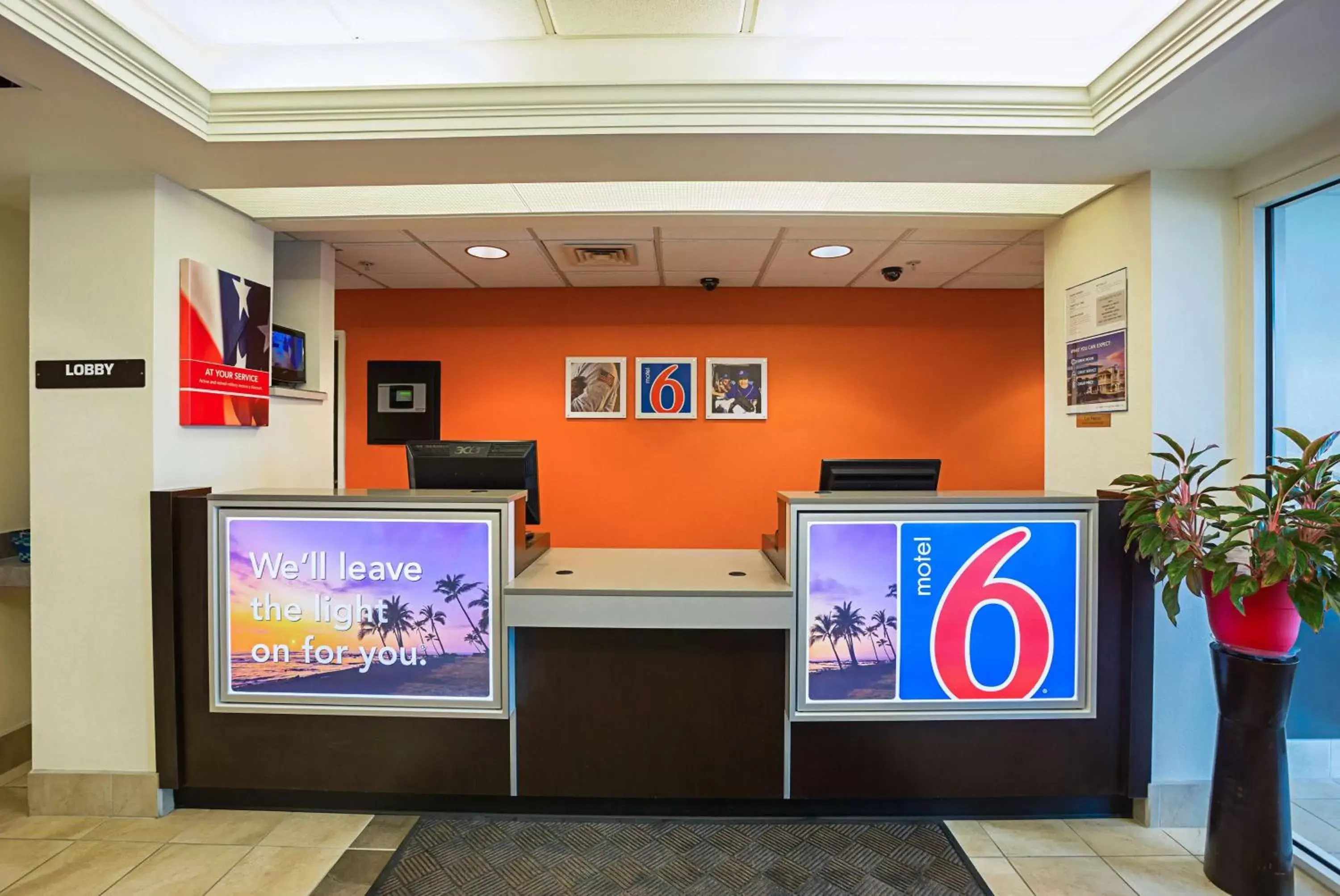 Property logo or sign, TV/Entertainment Center in Motel 6-Grand Island, NE