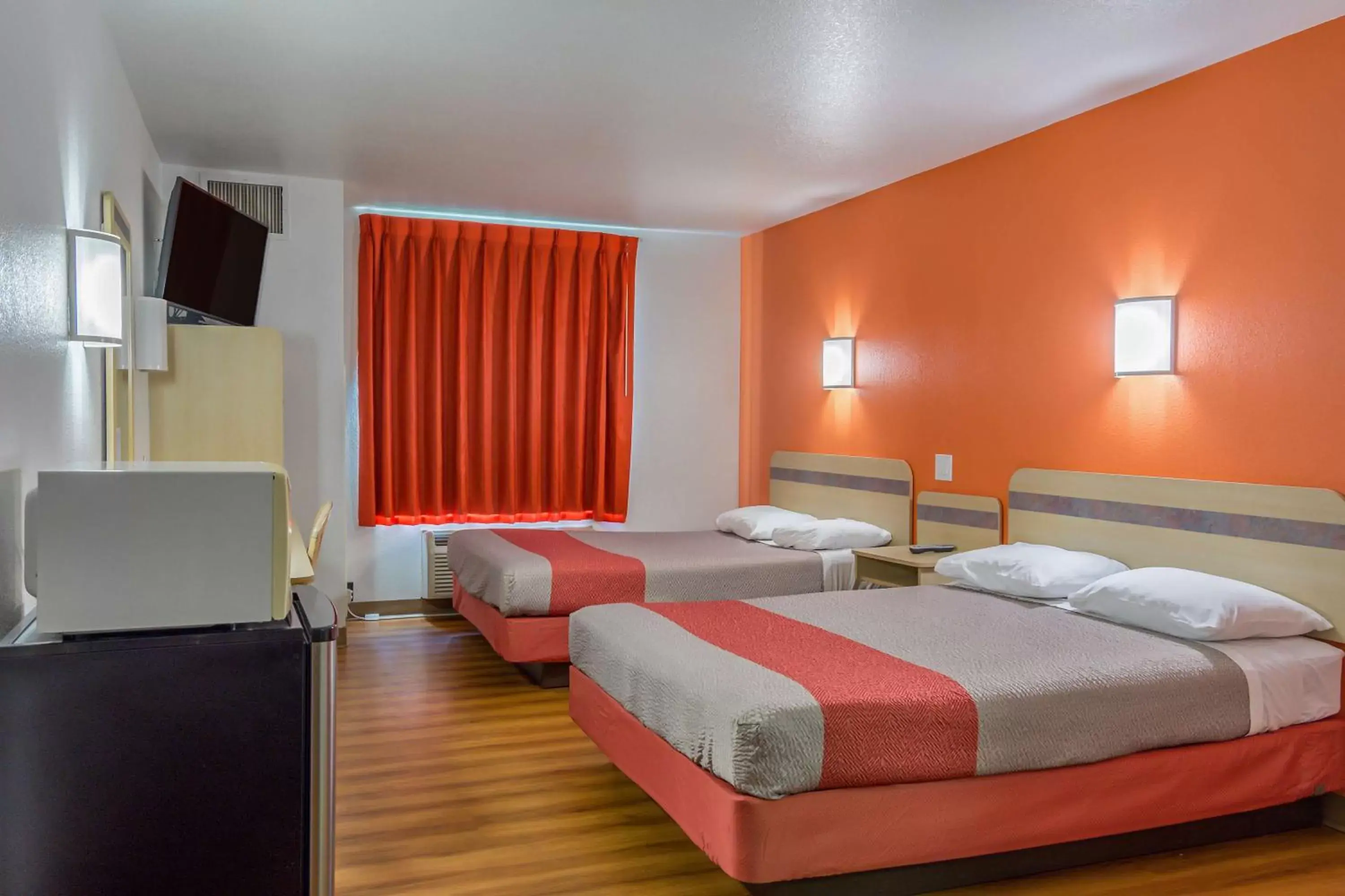 Bedroom, Bed in Motel 6-Redmond, OR