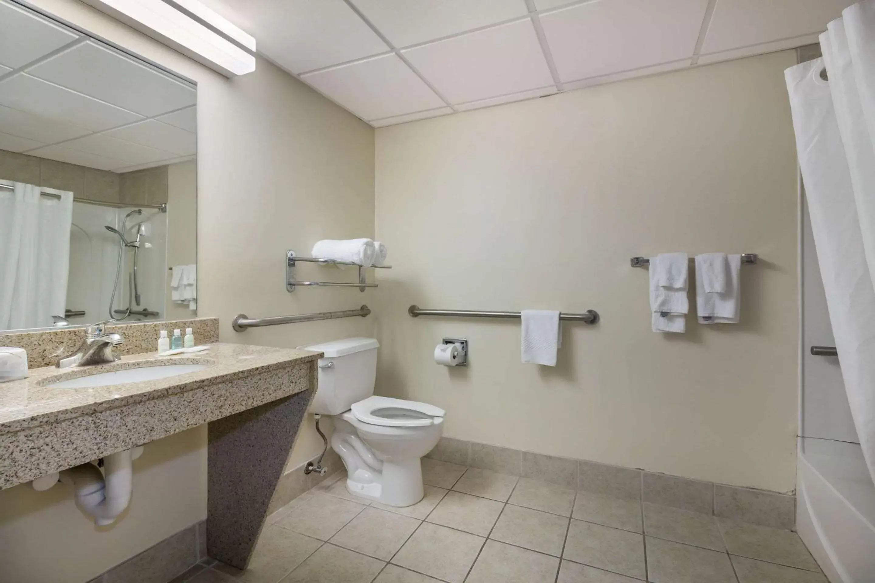 Bedroom, Bathroom in Clarion Pointe Charleston - West Ashley