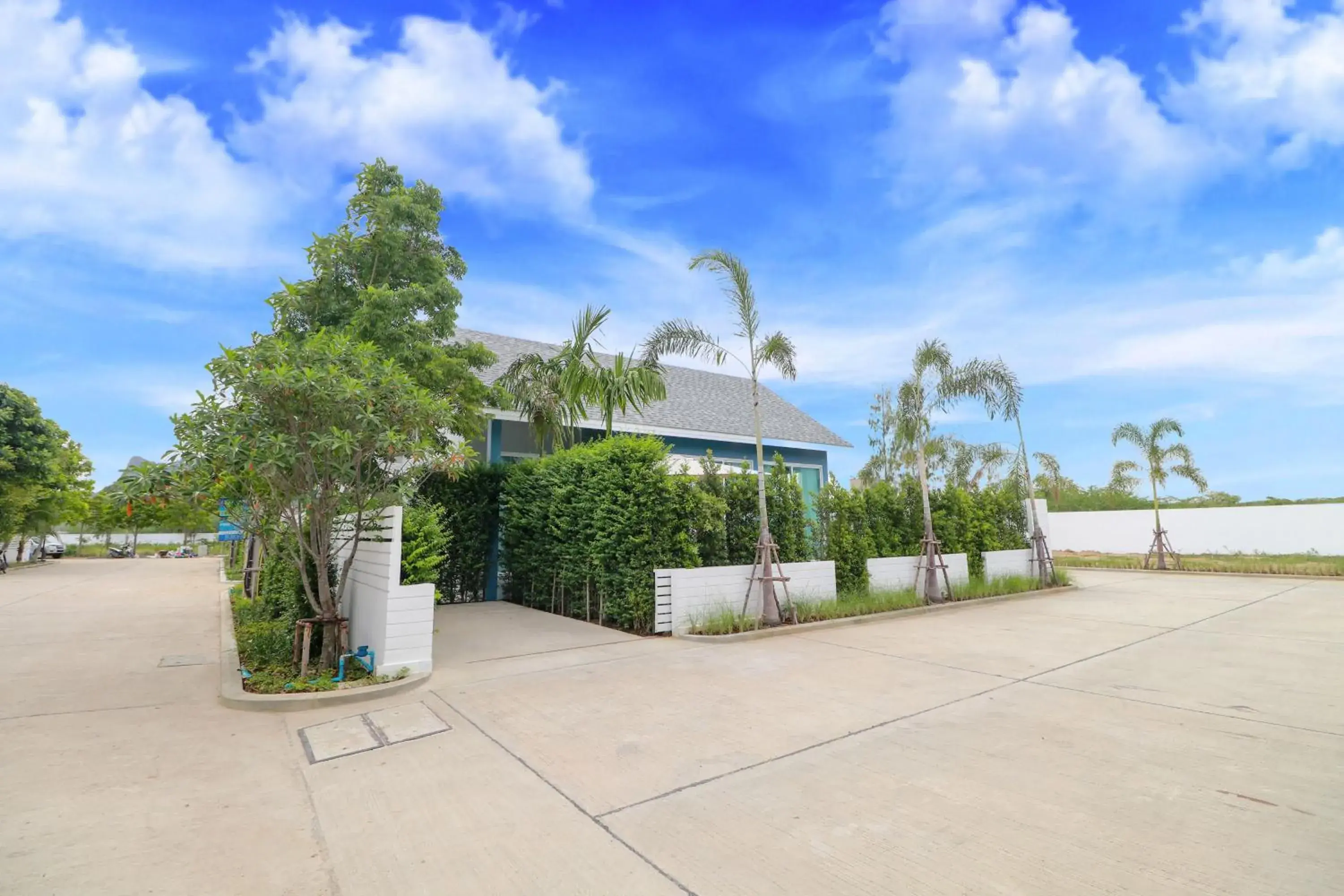 Facade/entrance, Property Building in Chaum Haus Pool Villas