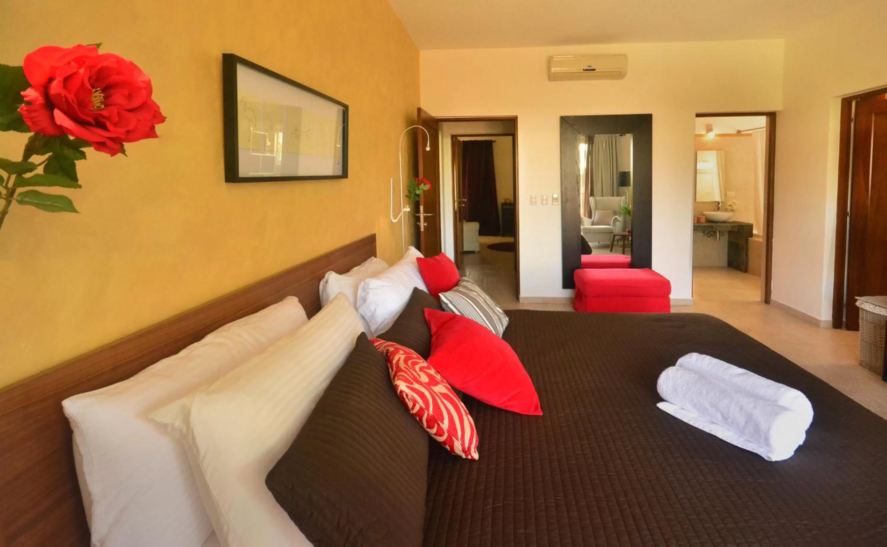 Bed in Instyle Residences at Infiniti Blu