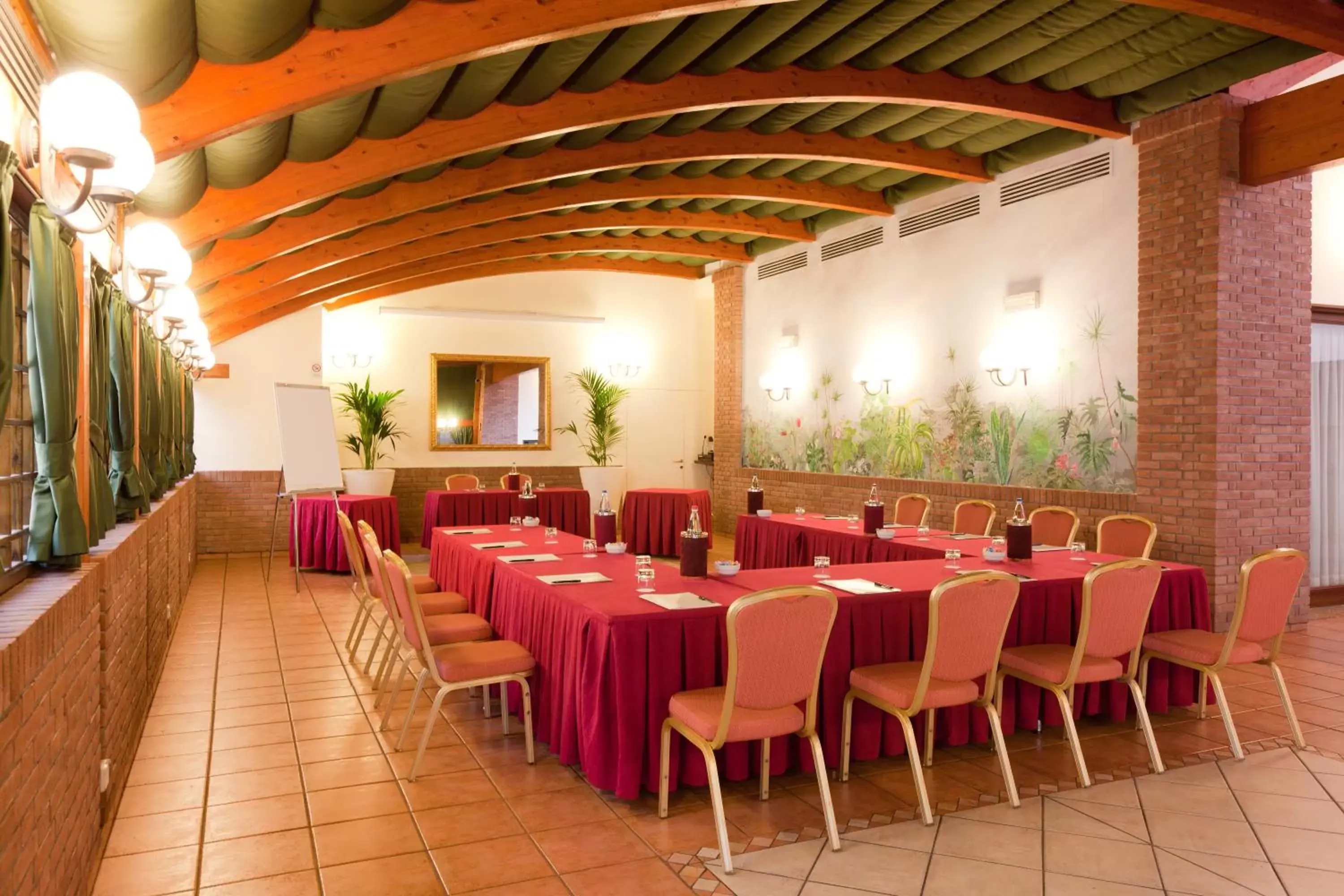 Business facilities, Restaurant/Places to Eat in Doria Grand Hotel