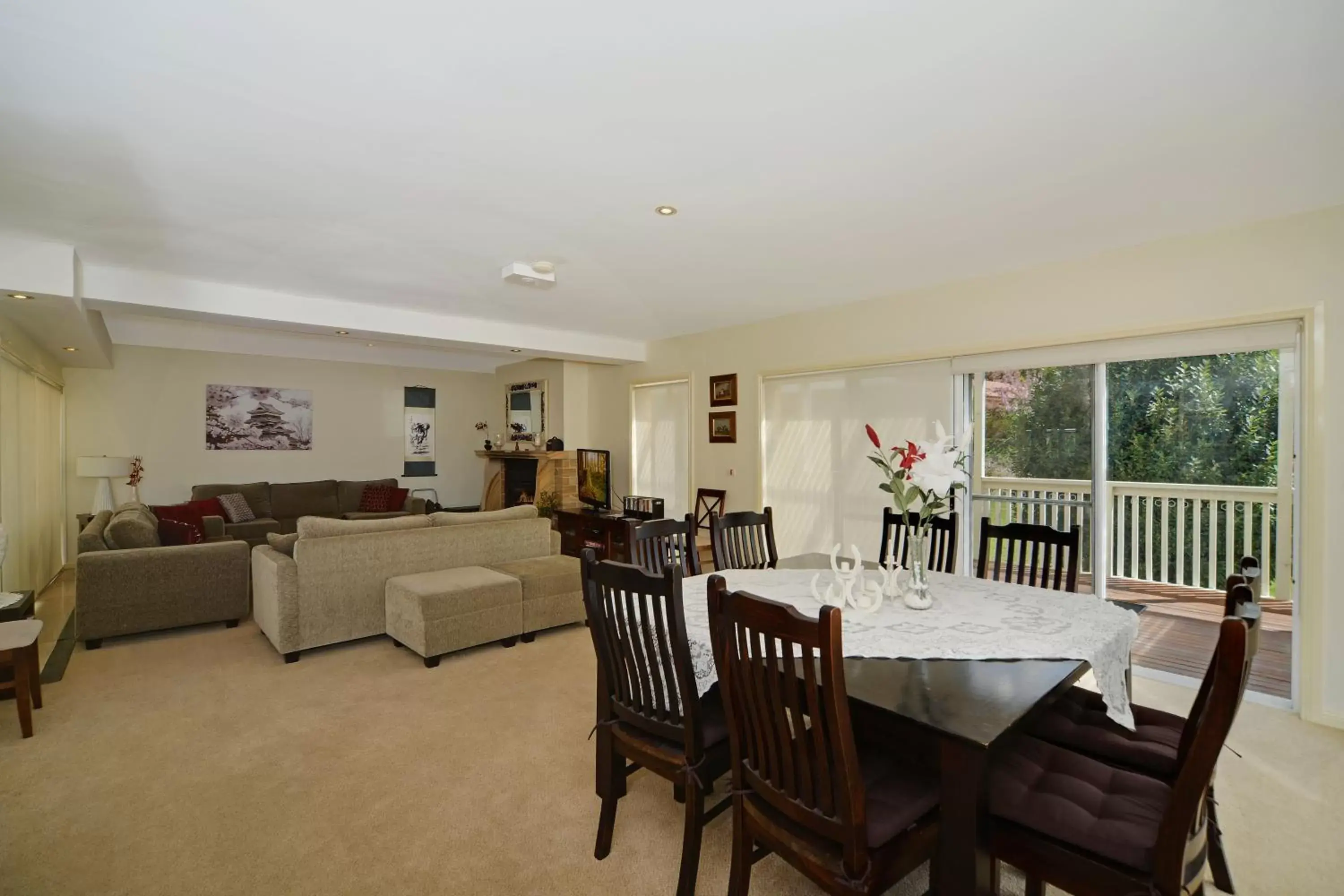 Living room, Dining Area in Bundanoon Lodge