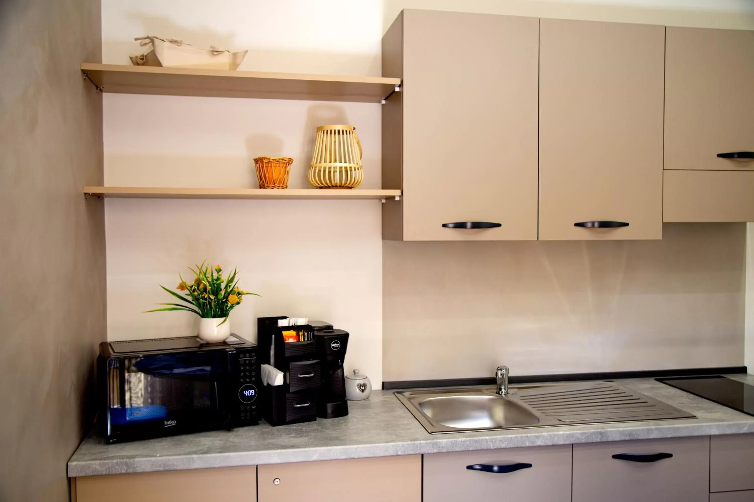 Coffee/tea facilities, Kitchen/Kitchenette in Fiore dei Templi - luxury suite experience