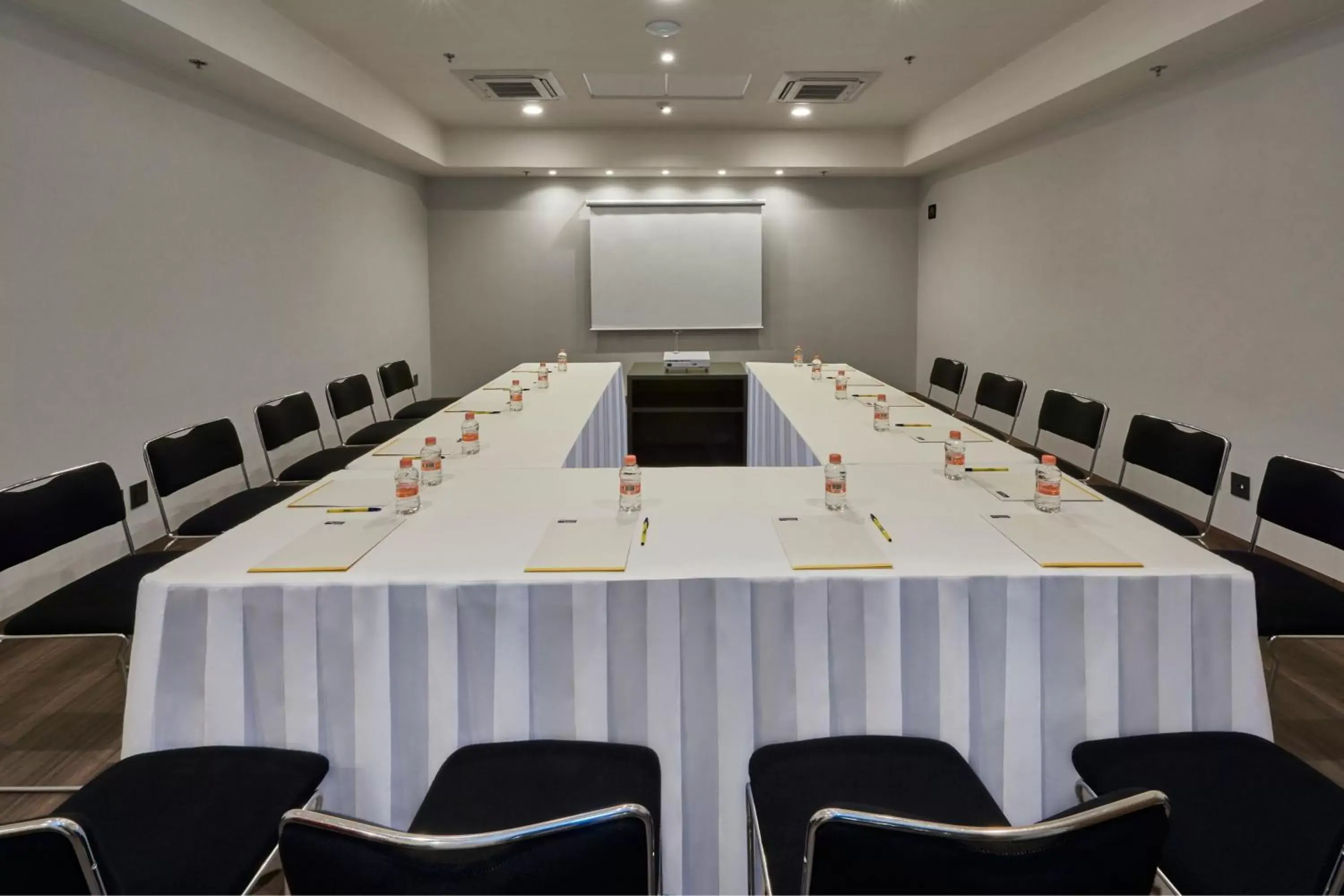 Meeting/conference room in City Express by Marriott La Raza