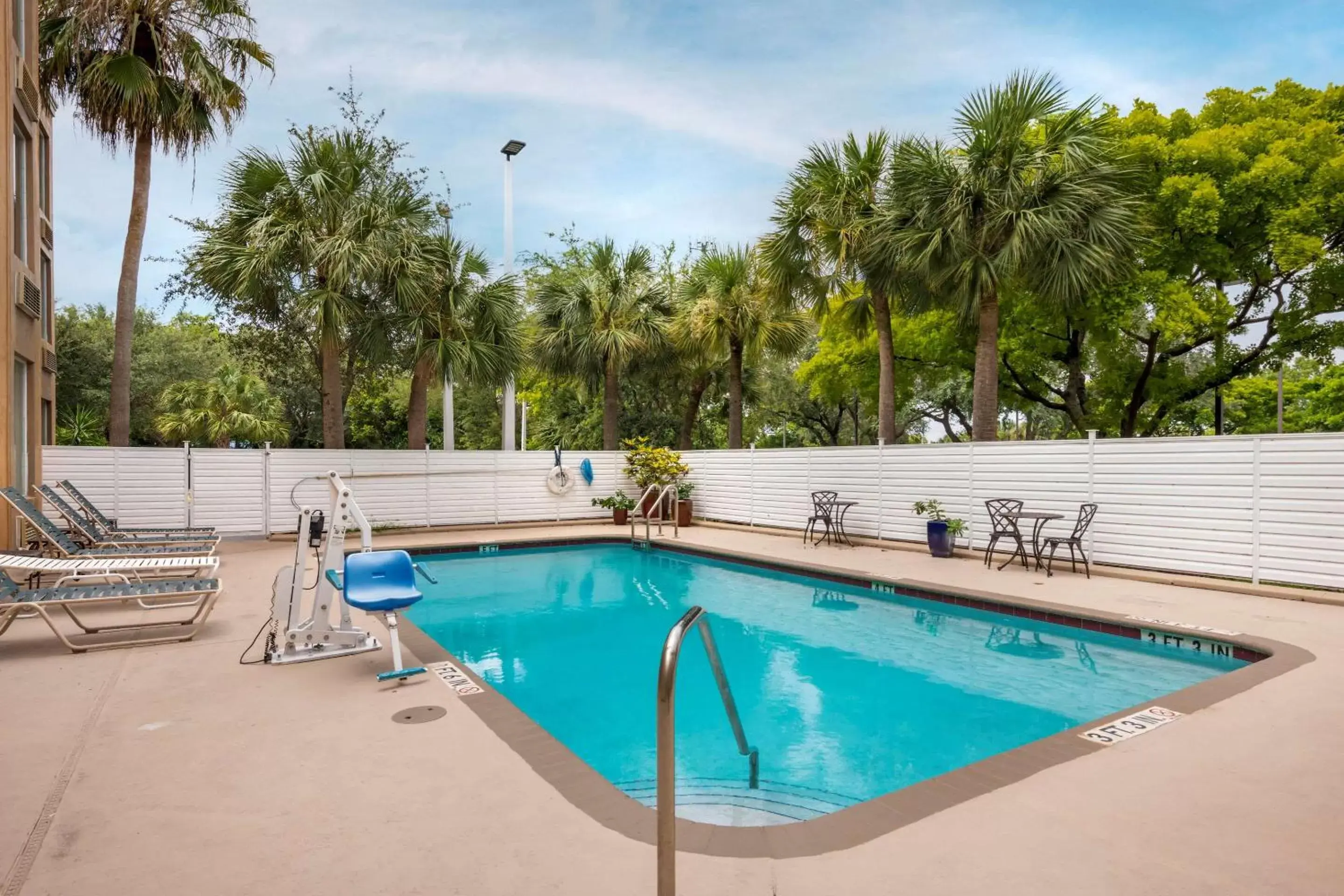 Activities, Swimming Pool in Comfort Inn & Suites Fort Lauderdale West Turnpike