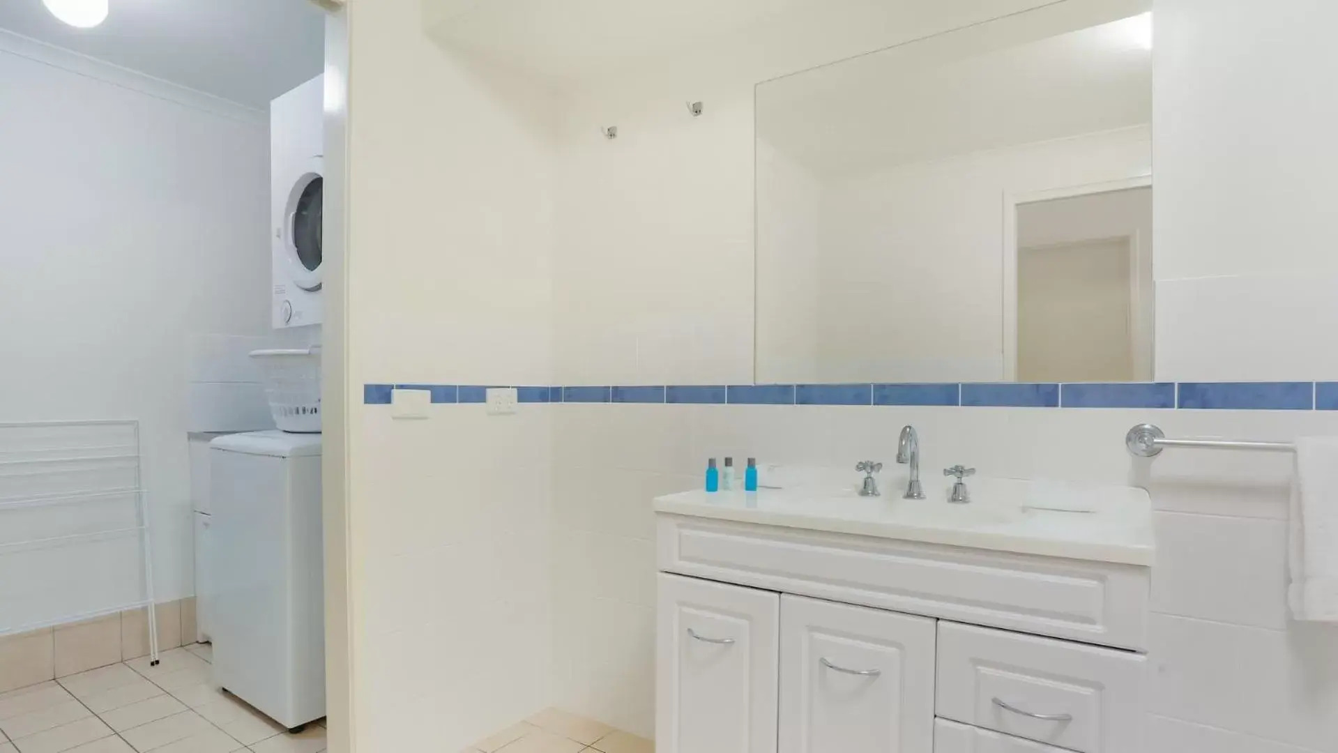 Bathroom in Sorrento Apartments Merimbula