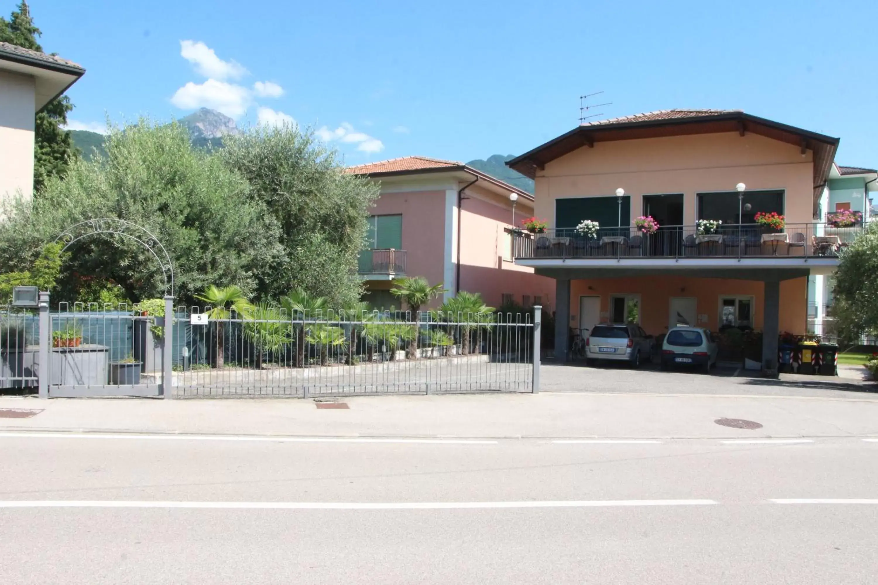 Quiet street view, Property Building in B&B Casa Wanda since 1999