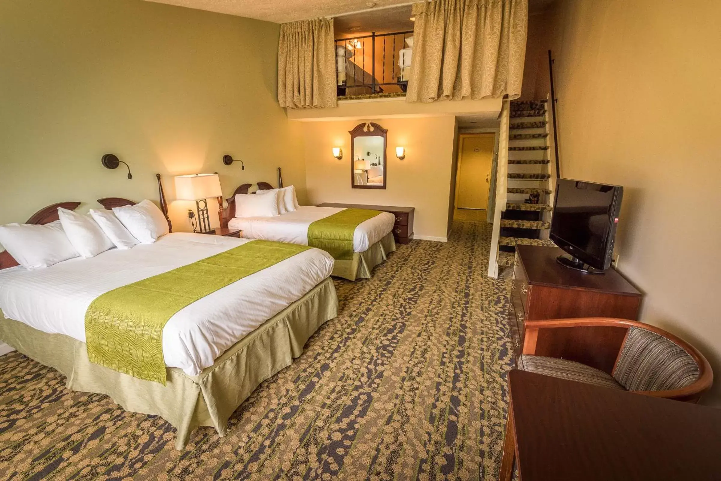 Photo of the whole room, Bed in Fox Ridge Resort