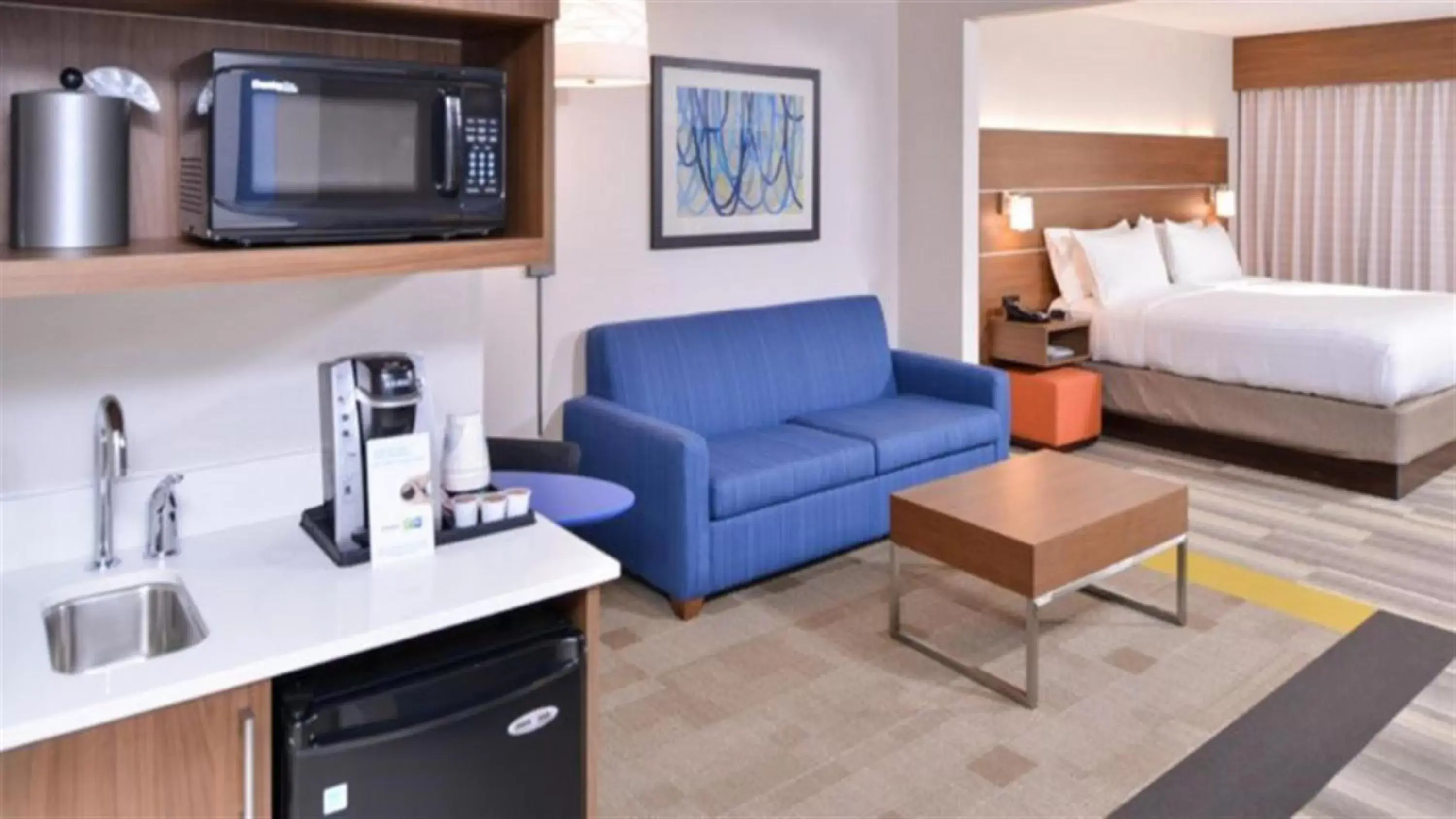 Bed in Holiday Inn Express Hotel & Suites Mount Juliet - Nashville Area, an IHG Hotel