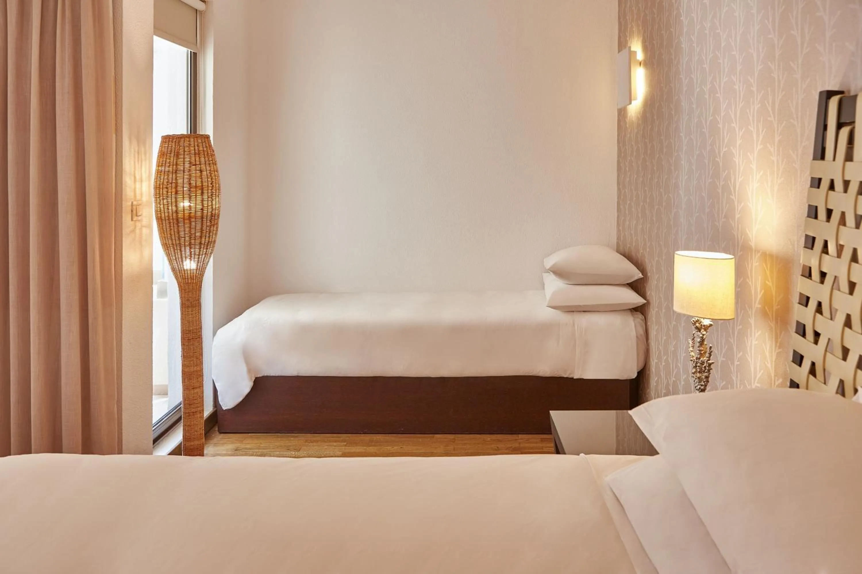 Photo of the whole room, Bed in Sheraton Rhodes Resort