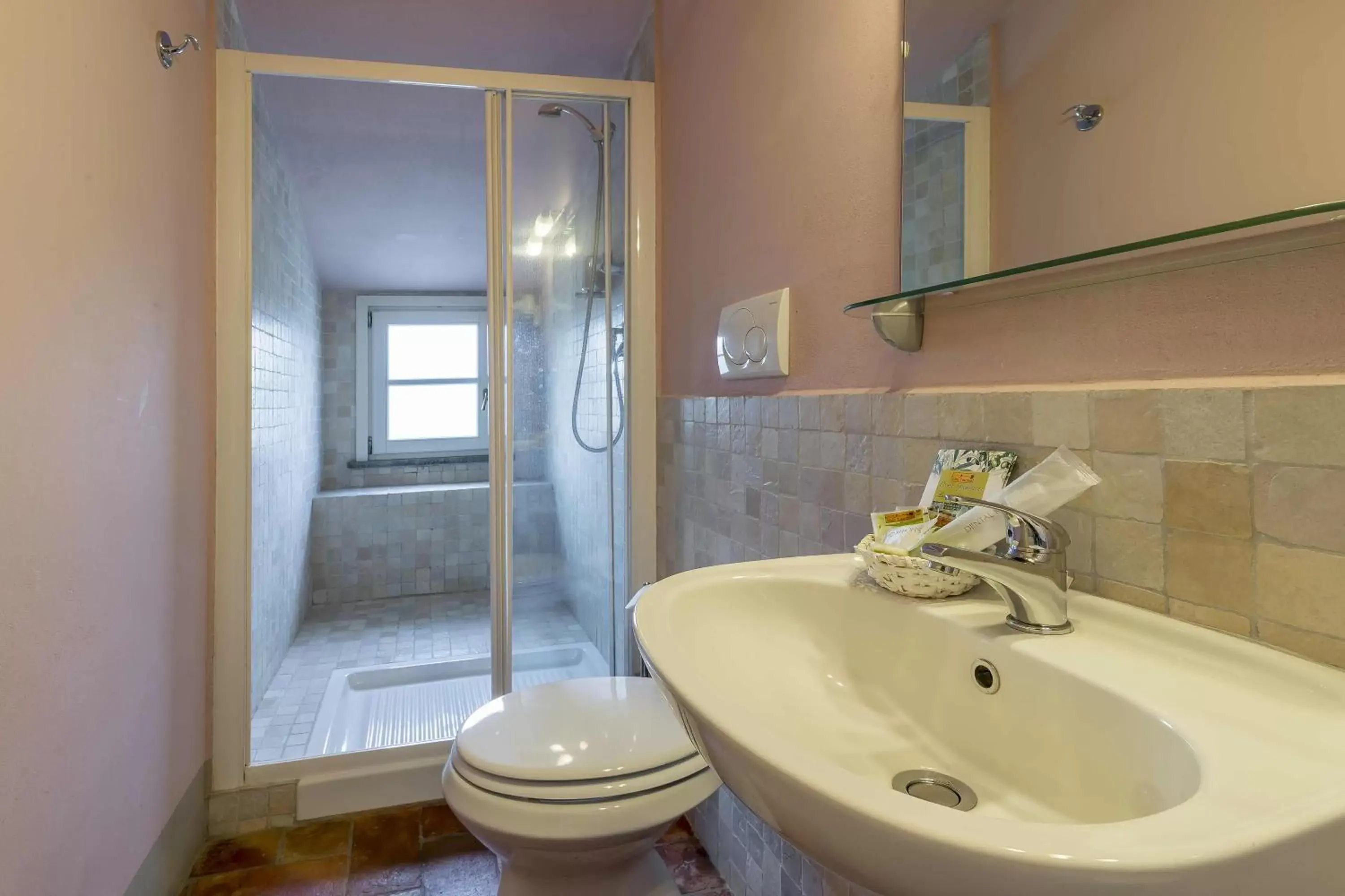 Shower, Bathroom in Le Sodole Country Resort & Golf