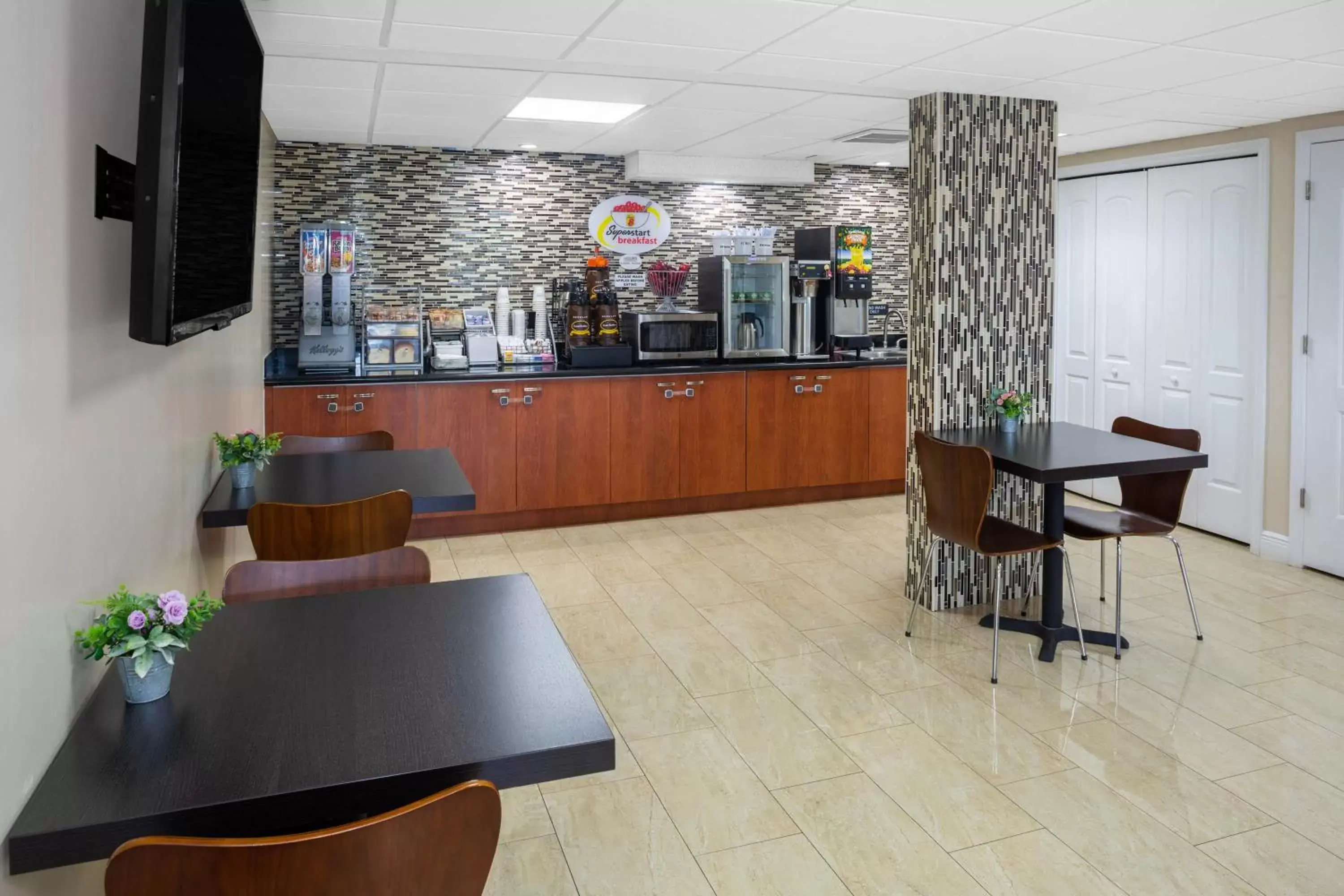 Lobby or reception in Super 8 by Wyndham Bradenton Sarasota Area Lobby or reception in Super 8 by Wyndham Bradenton Sarasota Area