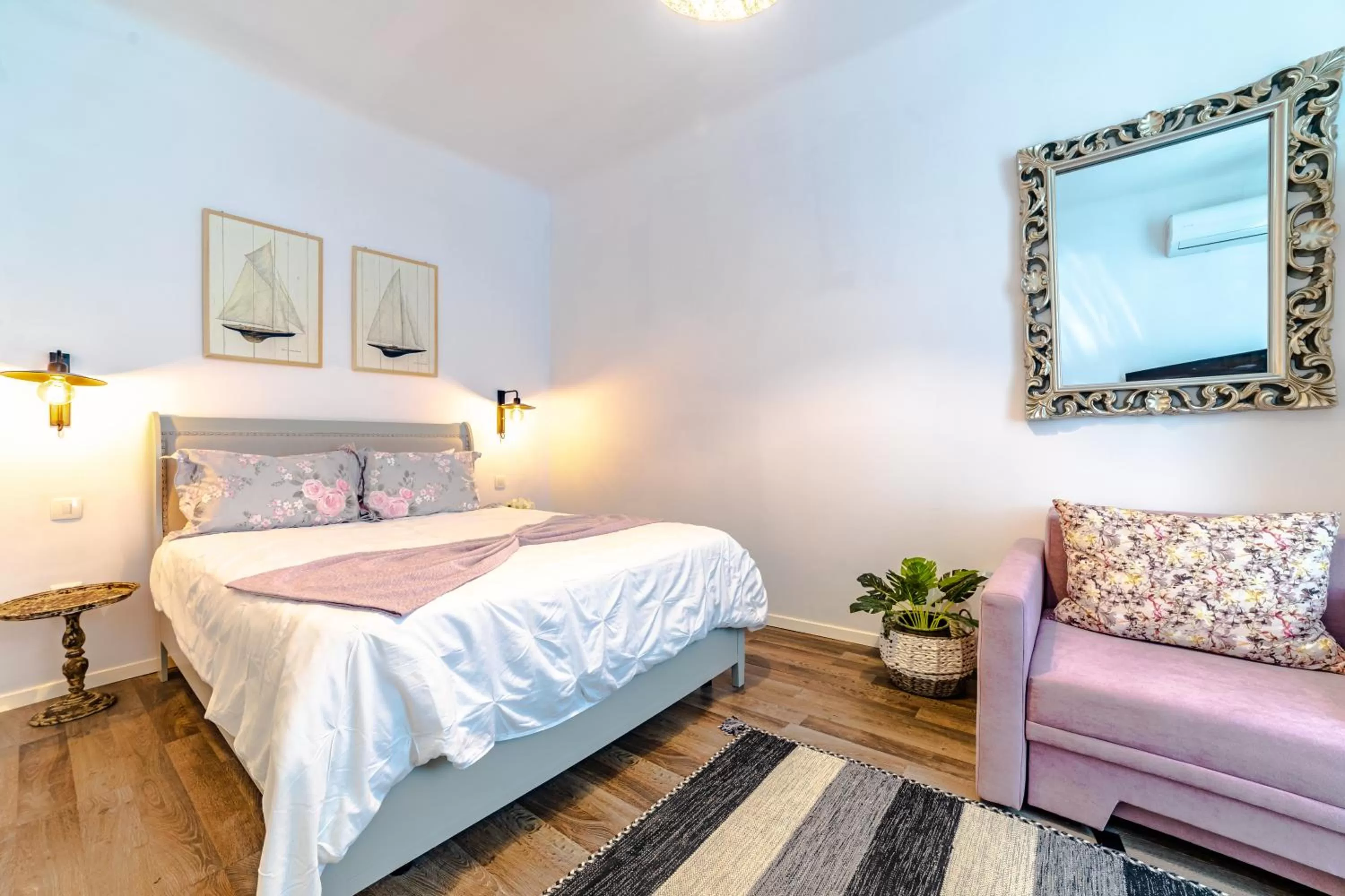 Bedroom, Bed in ALBERT RESIDENCE Brasov with complimentary parking and 10 percent Food and Drinks