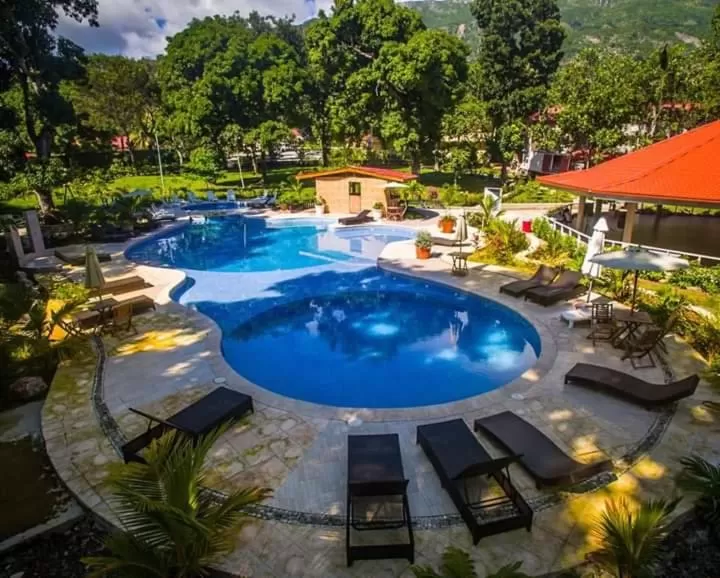 Swimming pool in Auberge Villa Cana