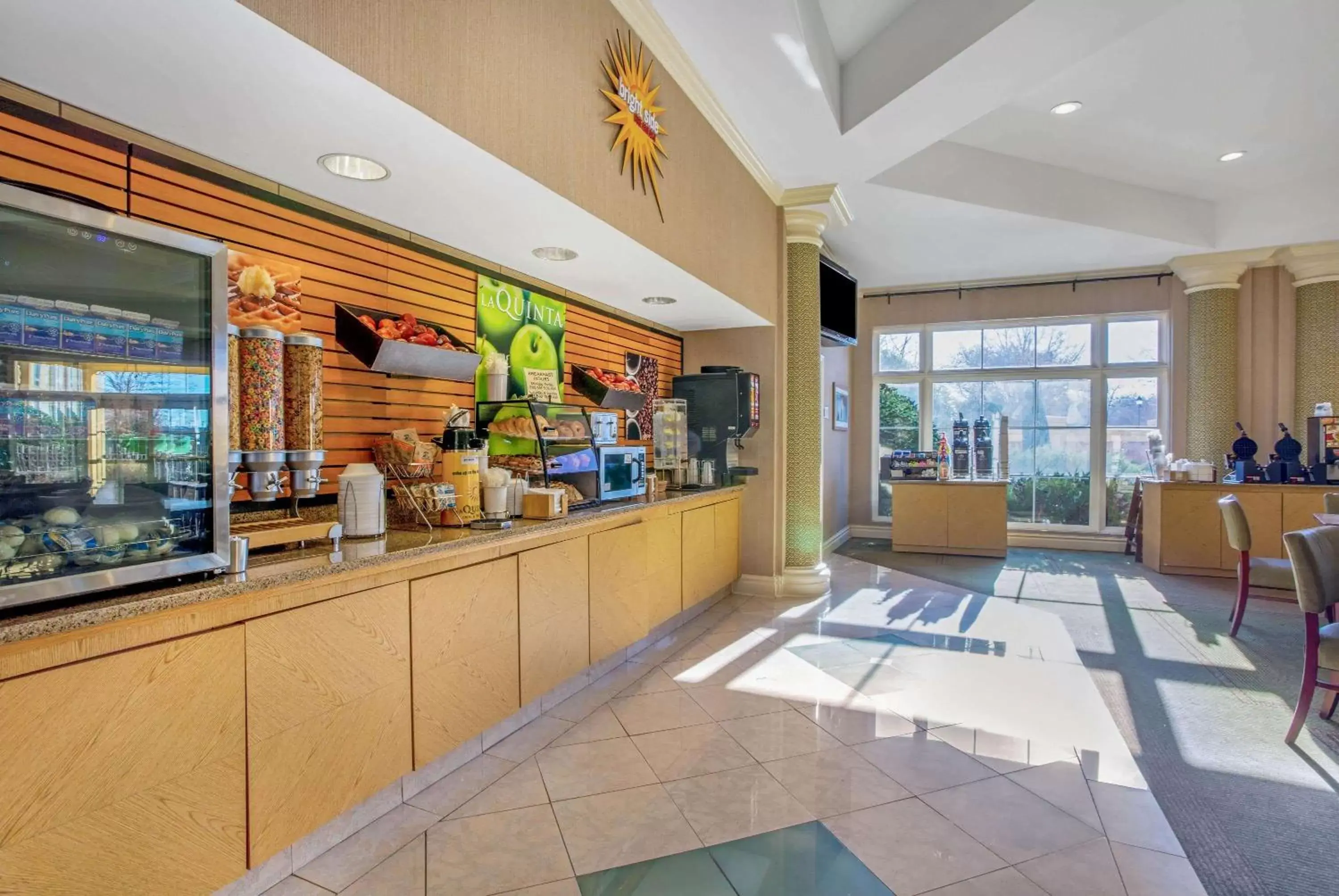 Restaurant/places to eat, Lobby/Reception in La Quinta by Wyndham Winston-Salem
