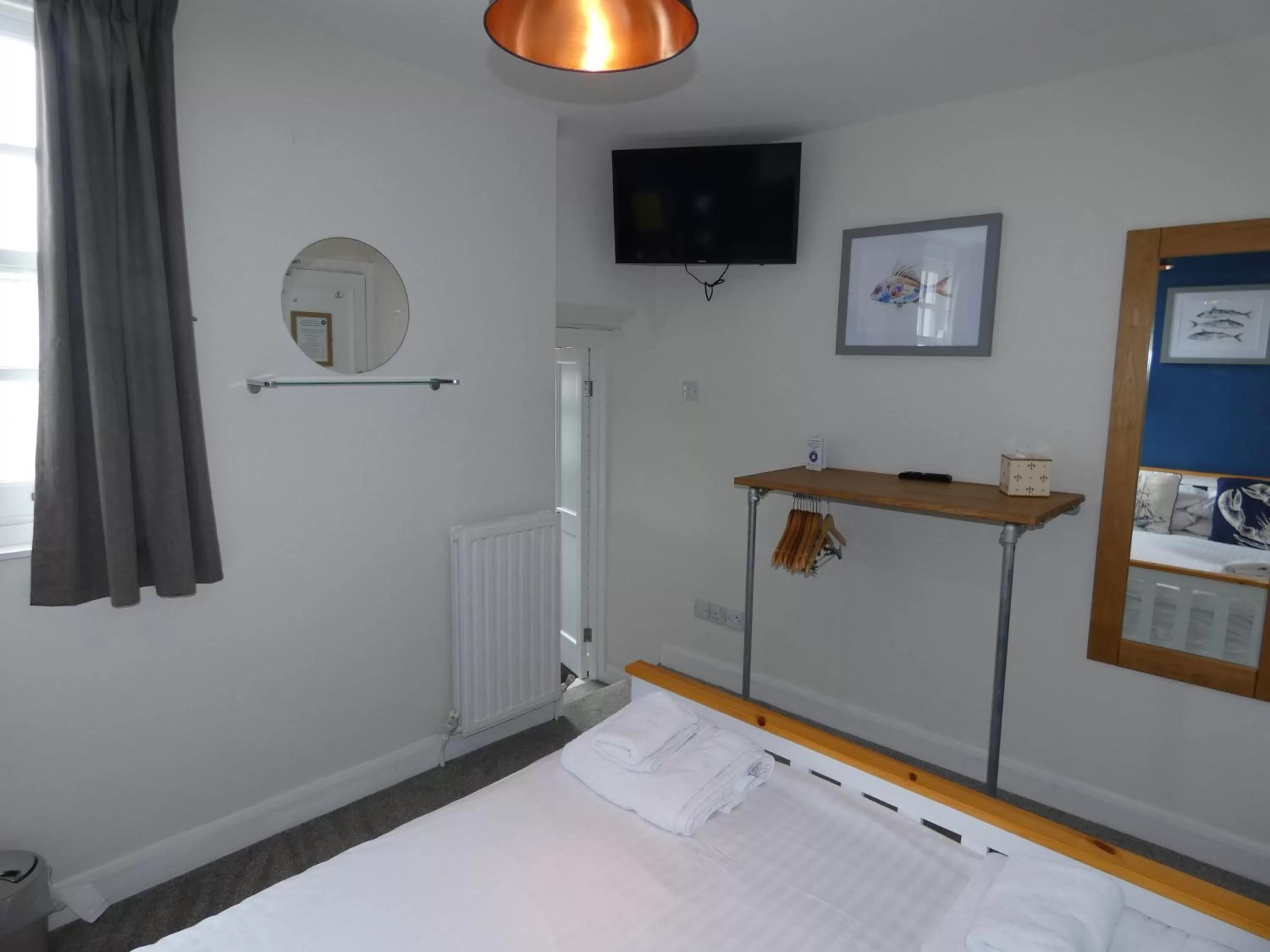 Budget Double Room in The Sloop Inn