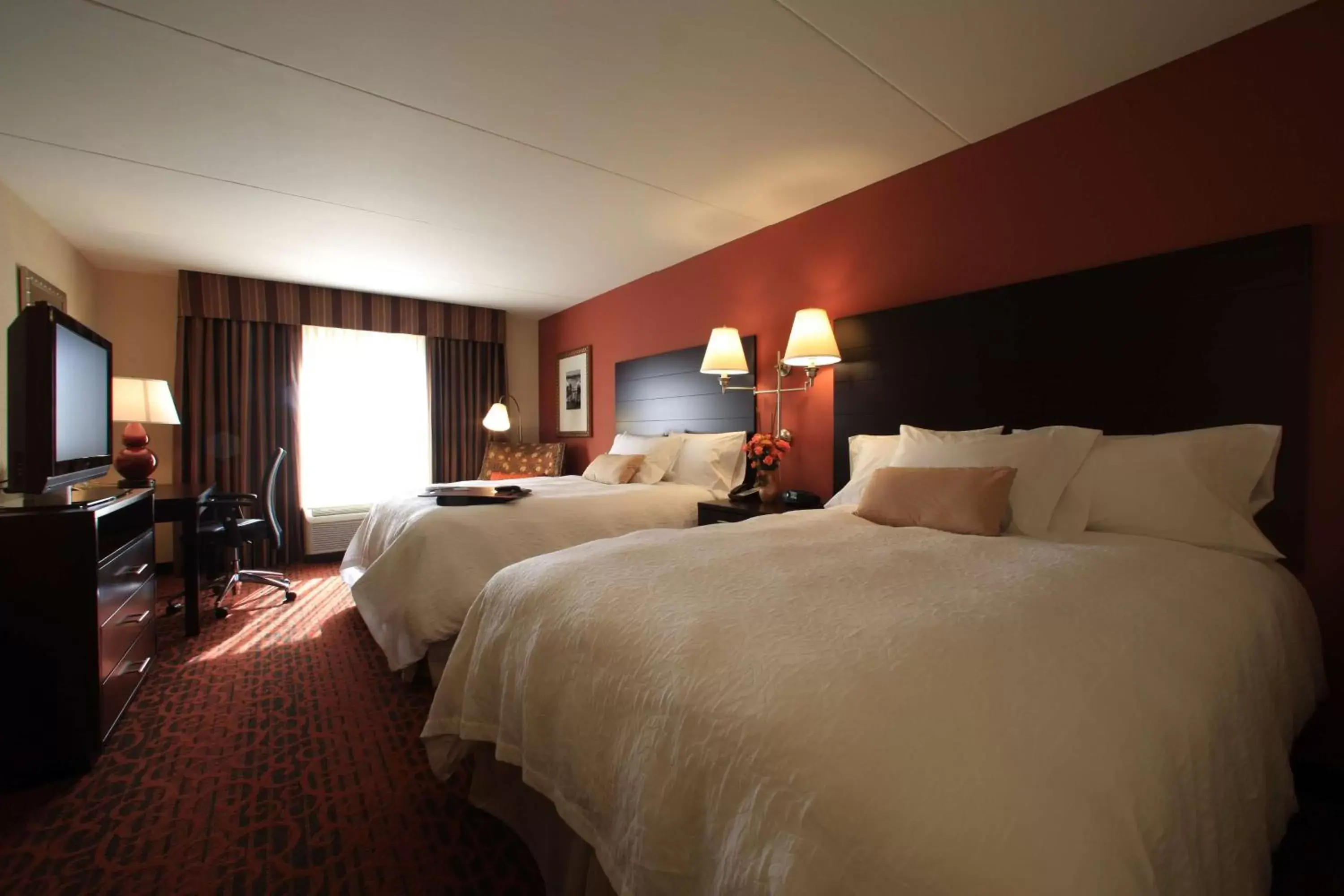 Bedroom, Bed in Hampton Inn Atlanta-Canton