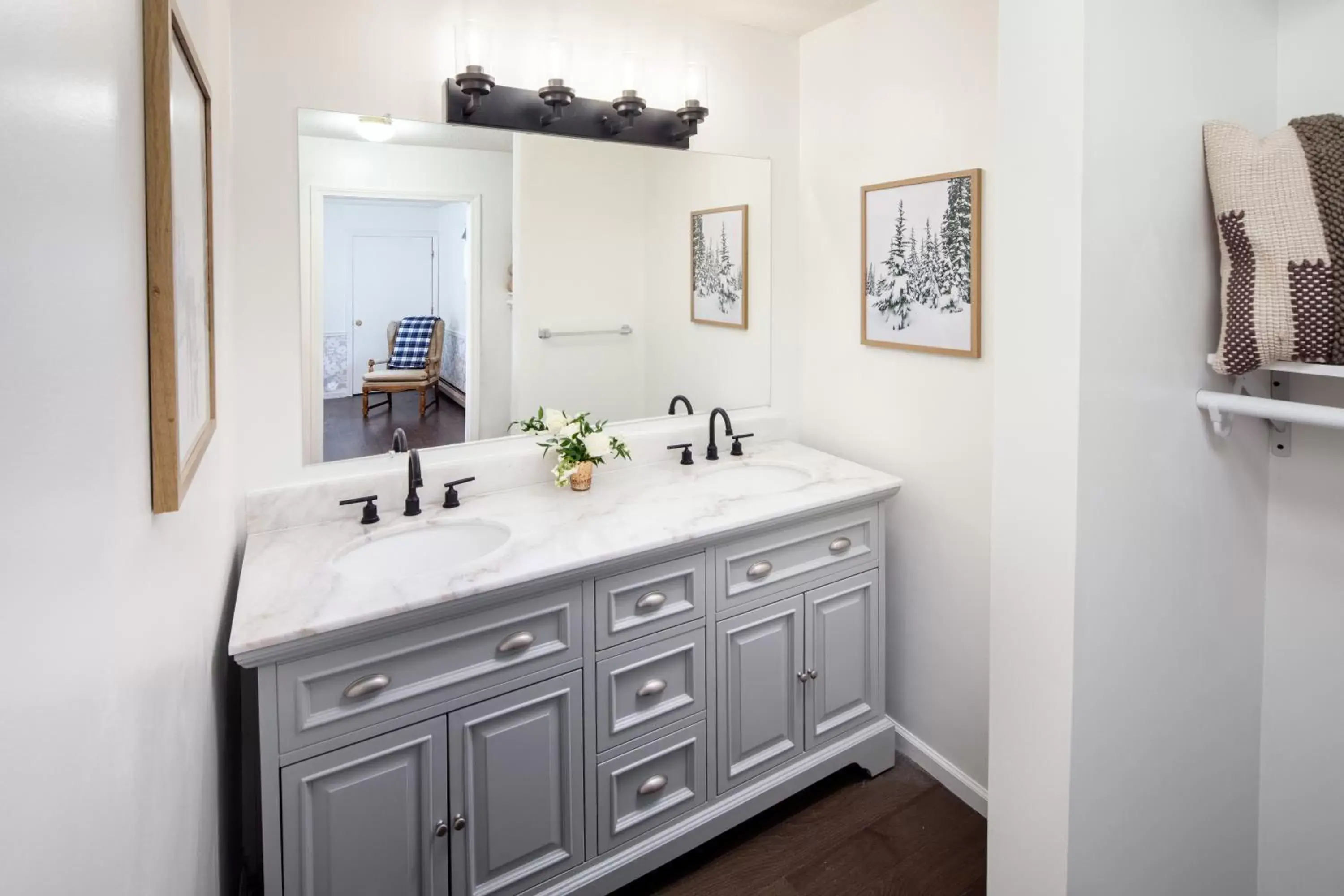 Double Room - Disability Access in Aspen at Manchester Double Room - Disability Access in Aspen at Manchester