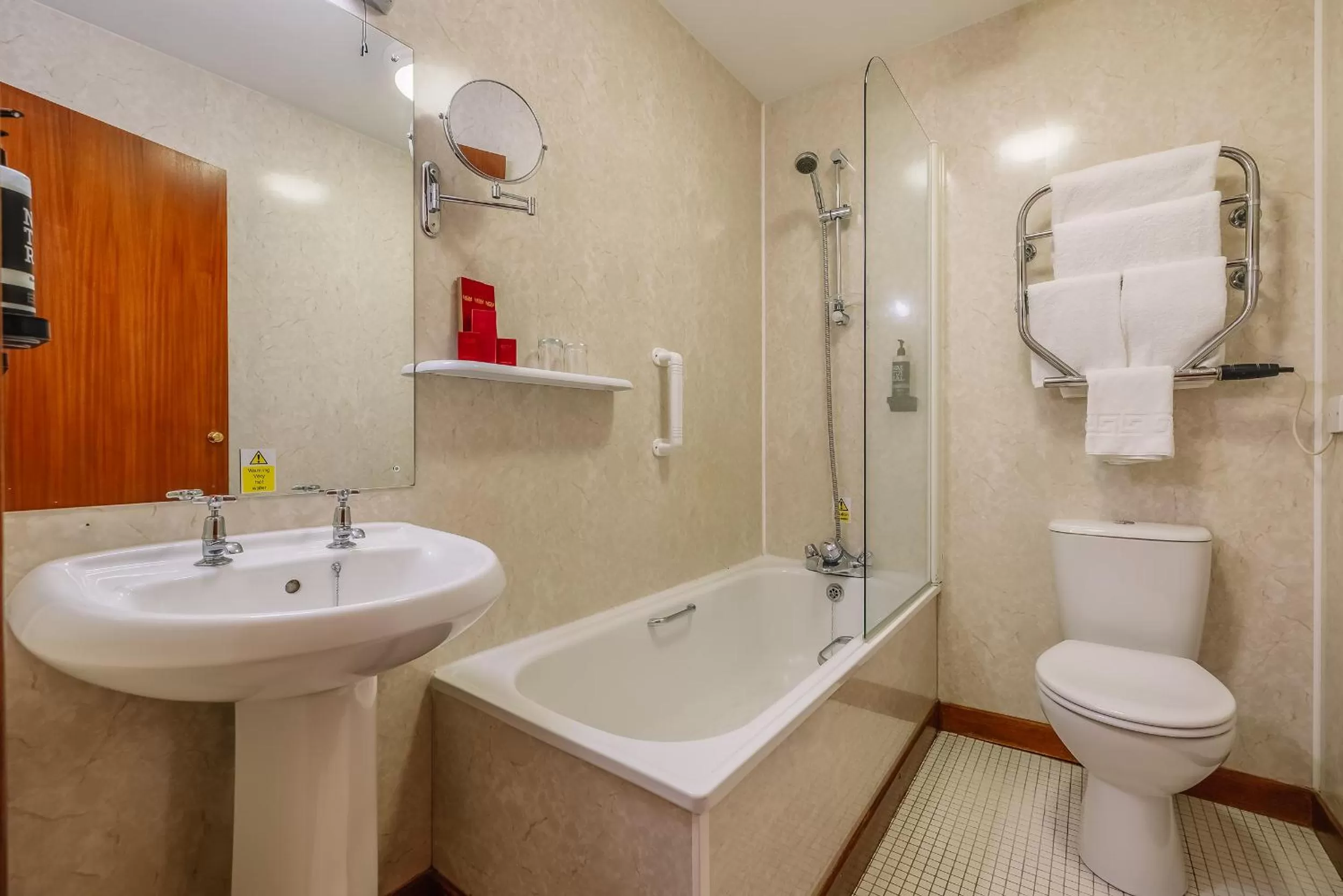 Bathroom in Muthu Alexandra Hotel