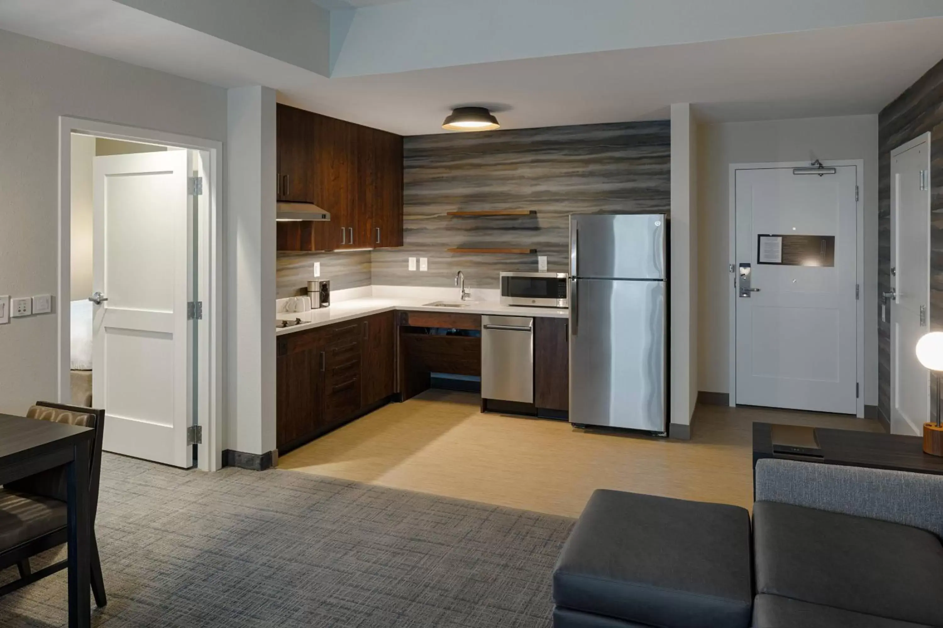 Bedroom, Kitchen/Kitchenette in Residence Inn by Marriott Columbus Airport