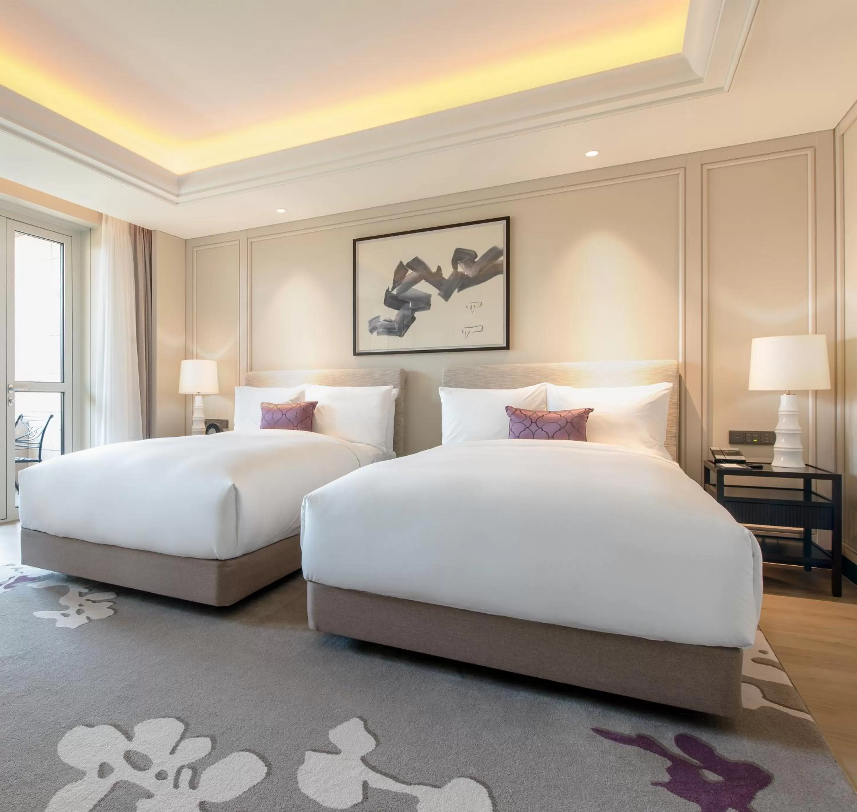 Bedroom, Bed in Paradise City