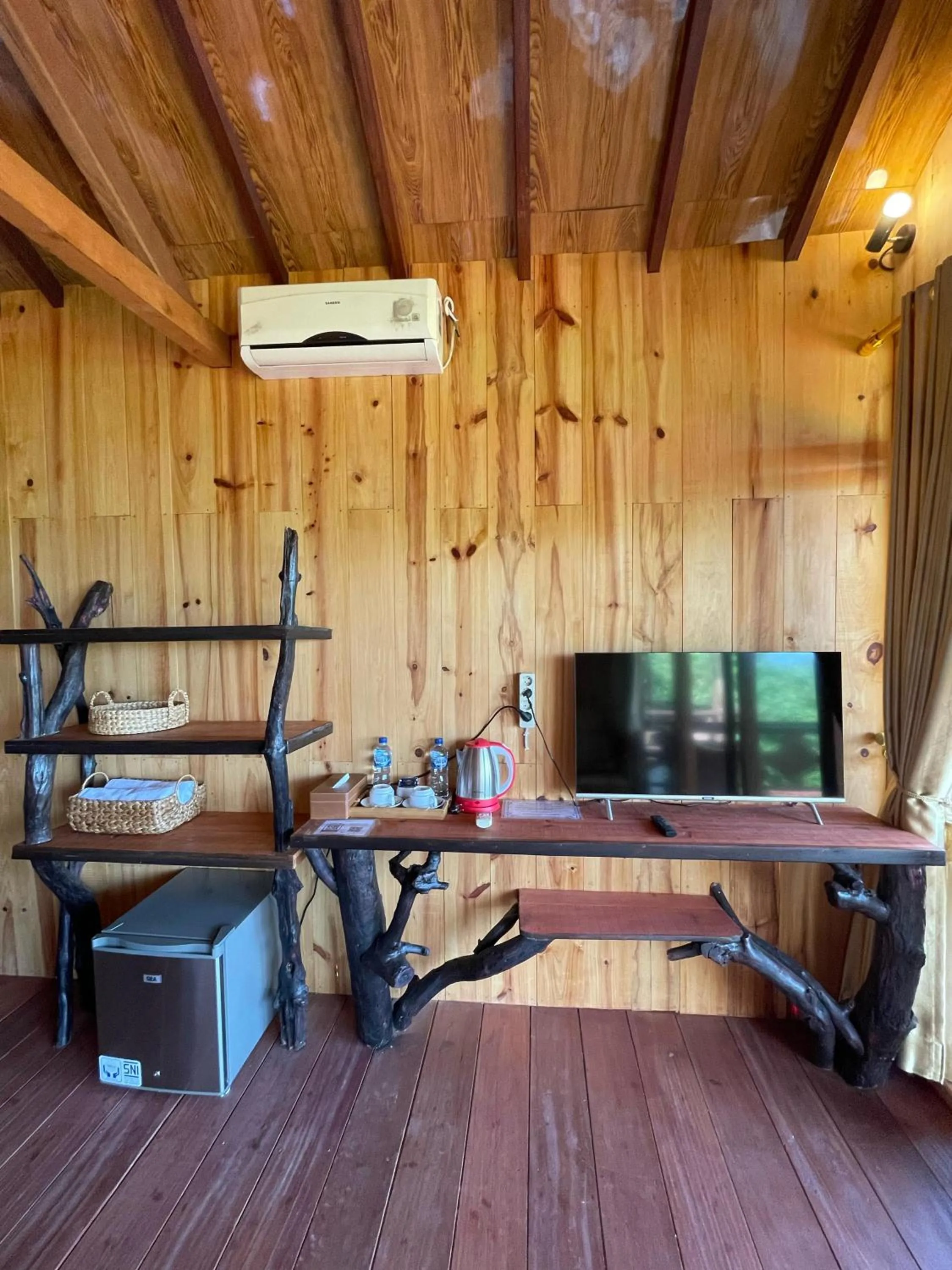 TV and multimedia in Rajaklana Resort and Spa