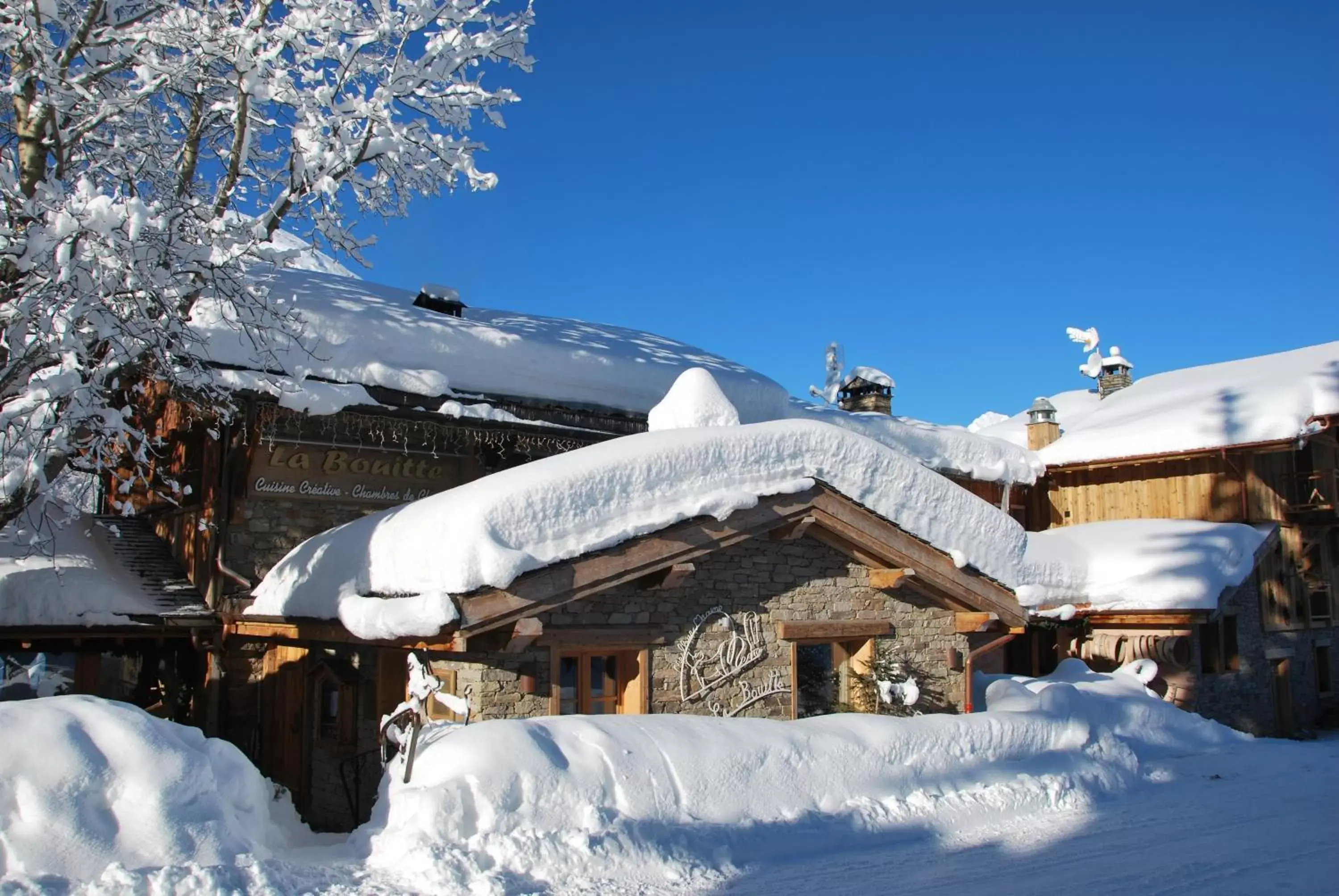 Facade/entrance, Winter in Hotel Restaurant La Bouitte - Relais & Châteaux - 3 étoiles Michelin