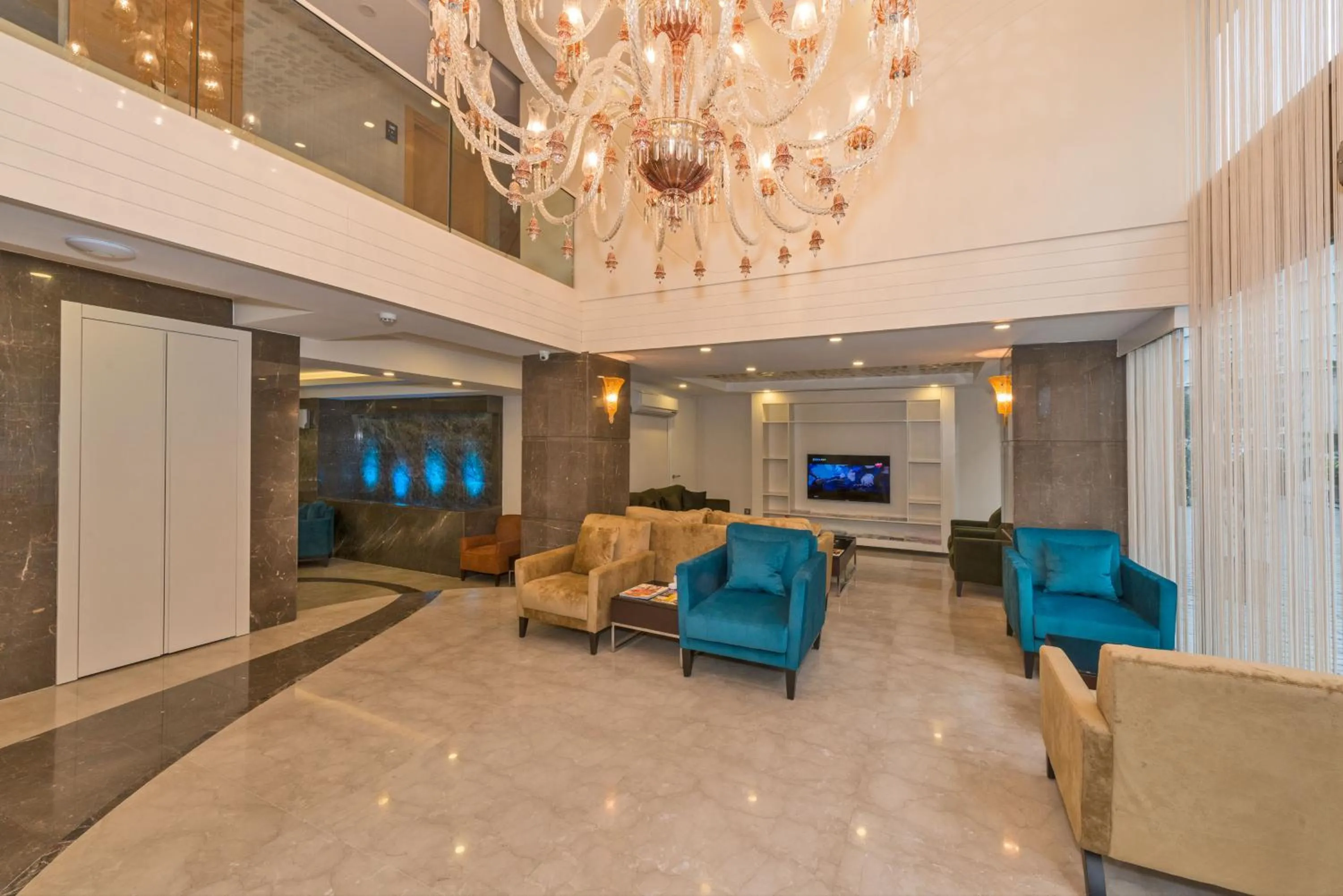 Lobby or reception in Bisetun Hotel