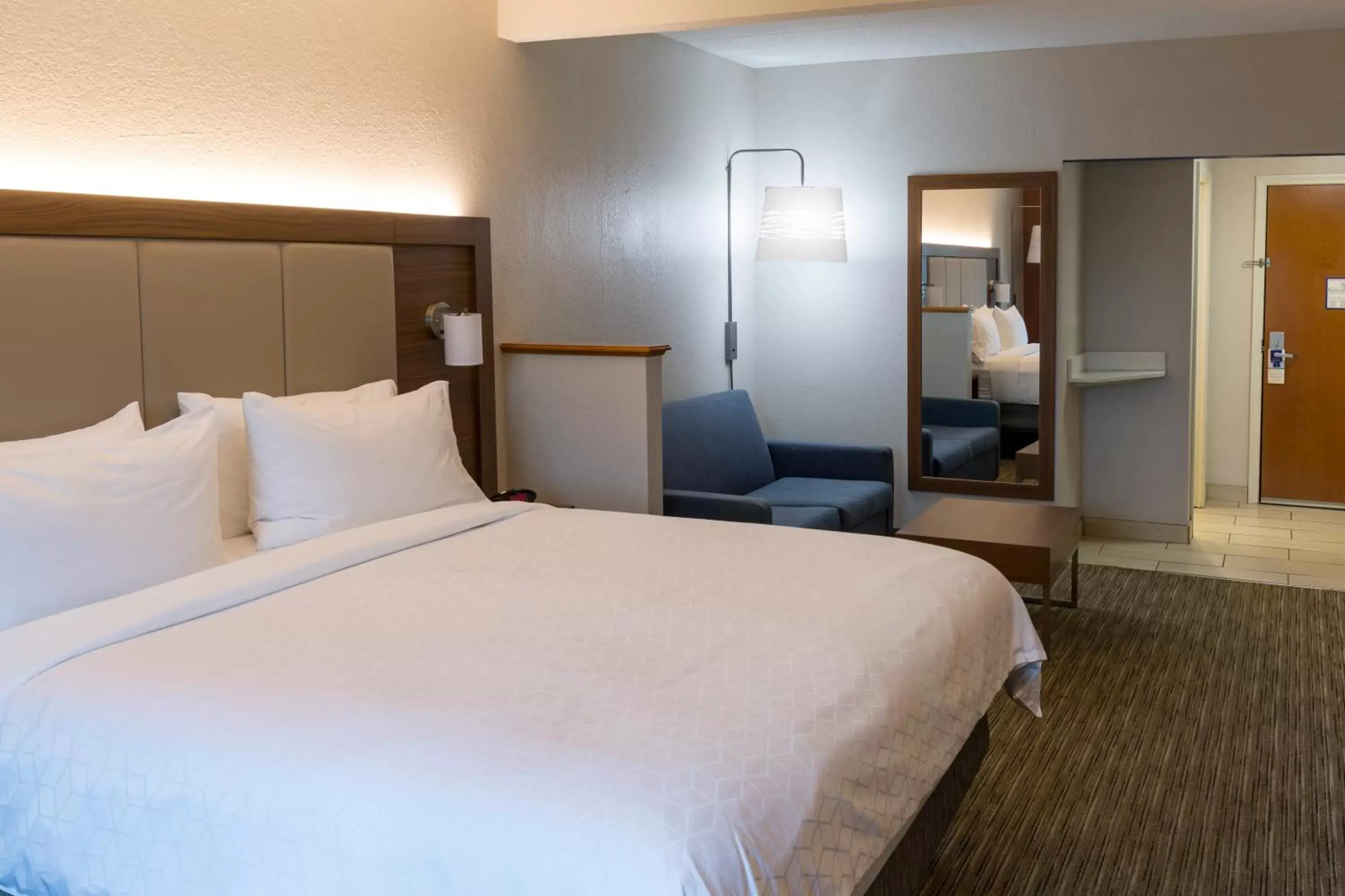 Photo of the whole room, Bed in Holiday Inn Express Hotel & Suites Louisville South-Hillview, an IHG Hotel