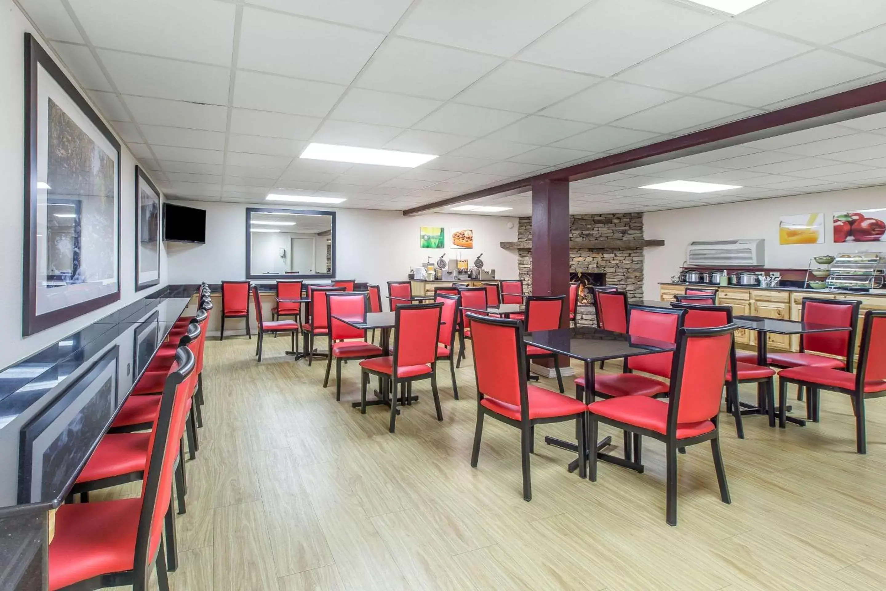 Restaurant/Places to Eat in Quality Inn & Suites Gatlinburg