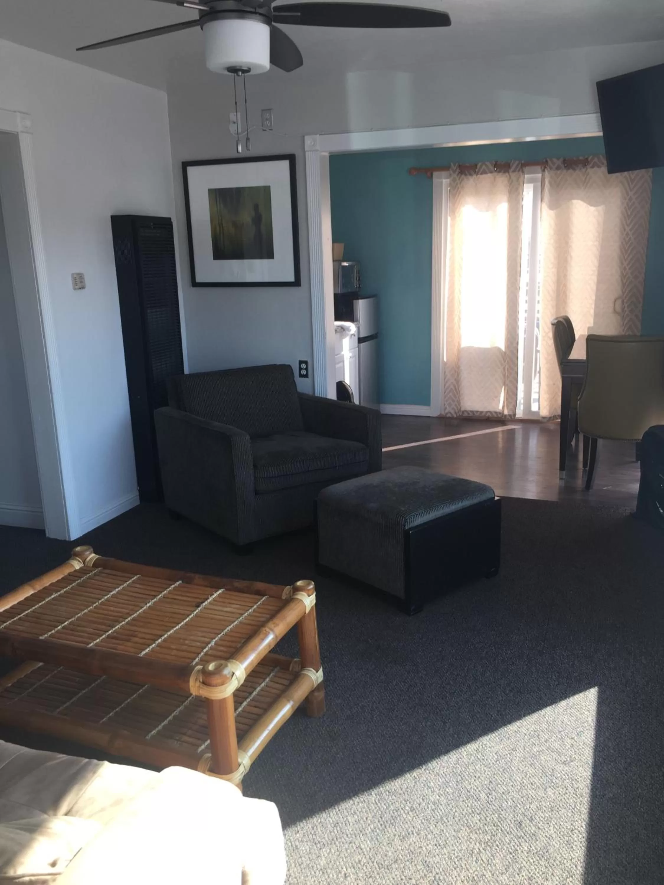 TV and multimedia in Dolphin Cove Motel