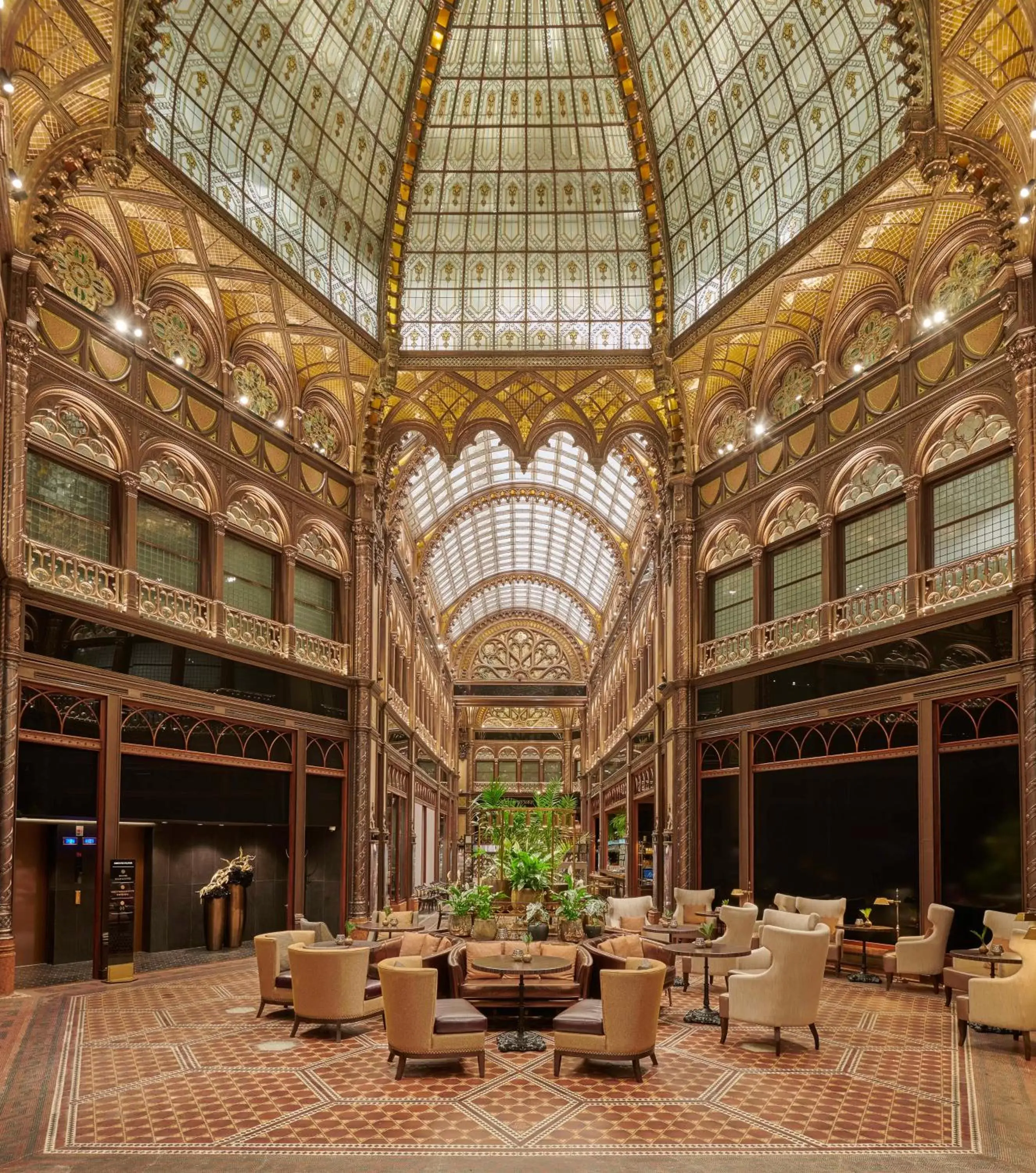 Lobby or reception, Restaurant/Places to Eat in Párisi Udvar Hotel Budapest, part of Hyatt