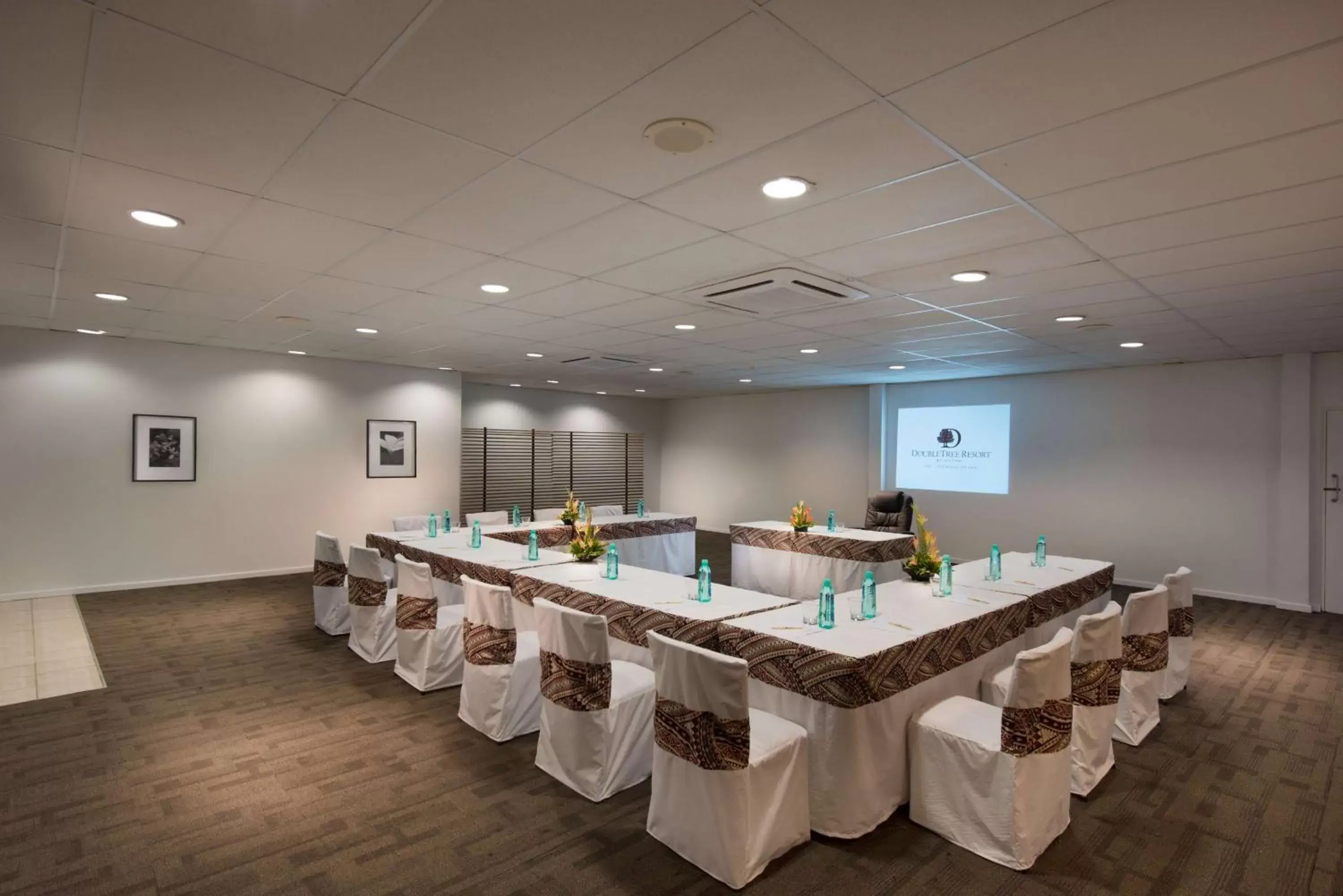 Meeting/conference room in DoubleTree by Hilton Fiji - Sonaisali Island