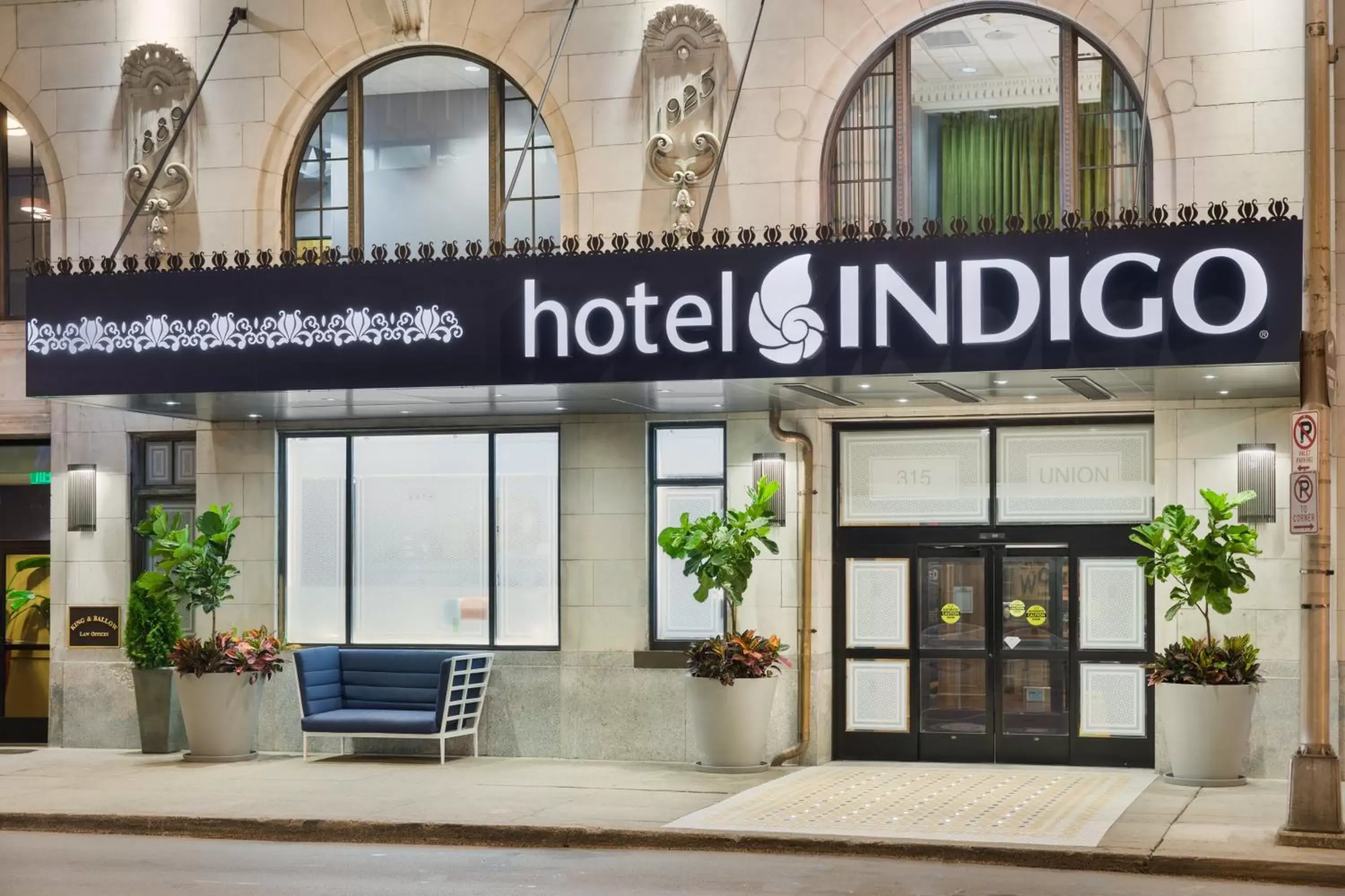 Property building in Hotel Indigo Nashville - The Countrypolitan