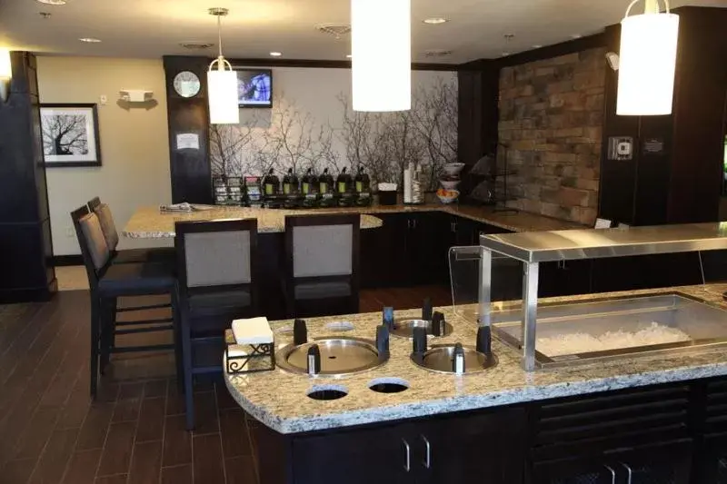 Food and drinks, Restaurant/Places to Eat in Staybridge Suites Grand Forks, an IHG Hotel