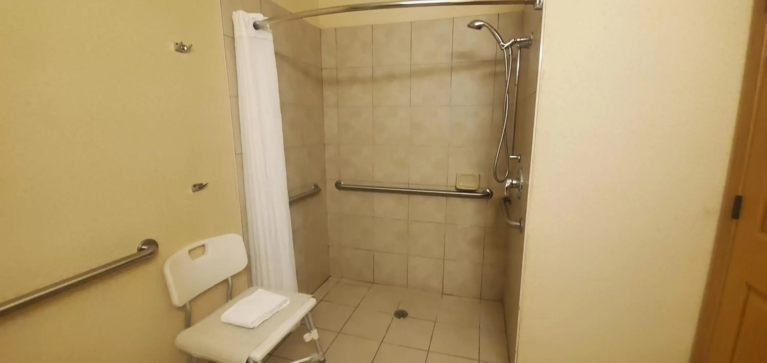 Shower, Bathroom in Wingate by Wyndham Youngstown - Austintown