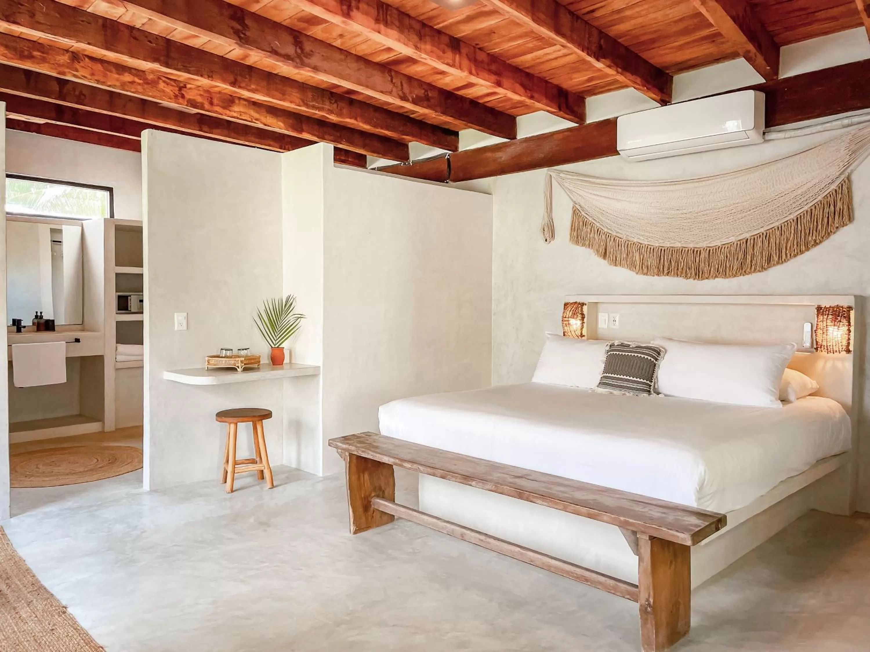 Photo of the whole room, Bed in Amansala Resort