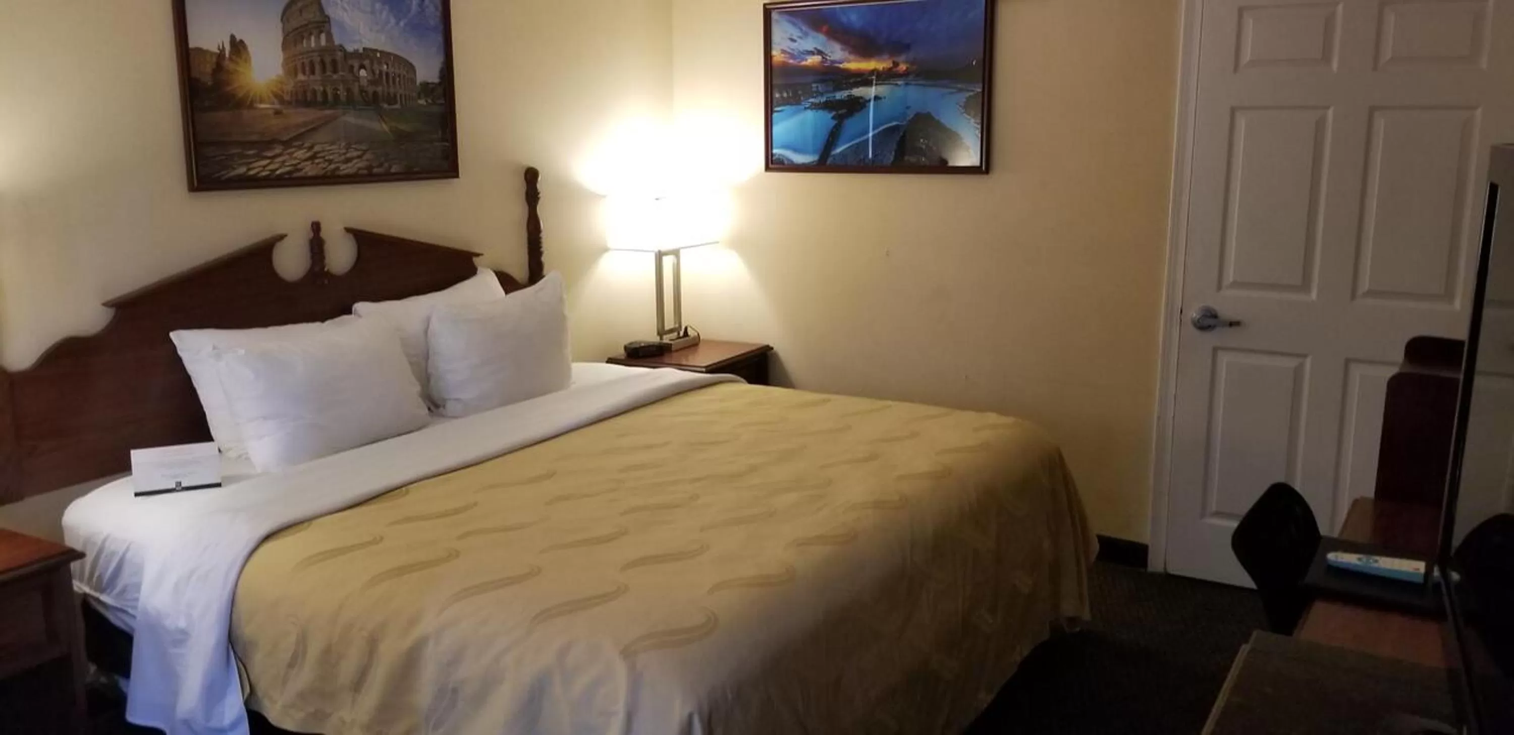 Photo of the whole room, Bed in Quality Inn
