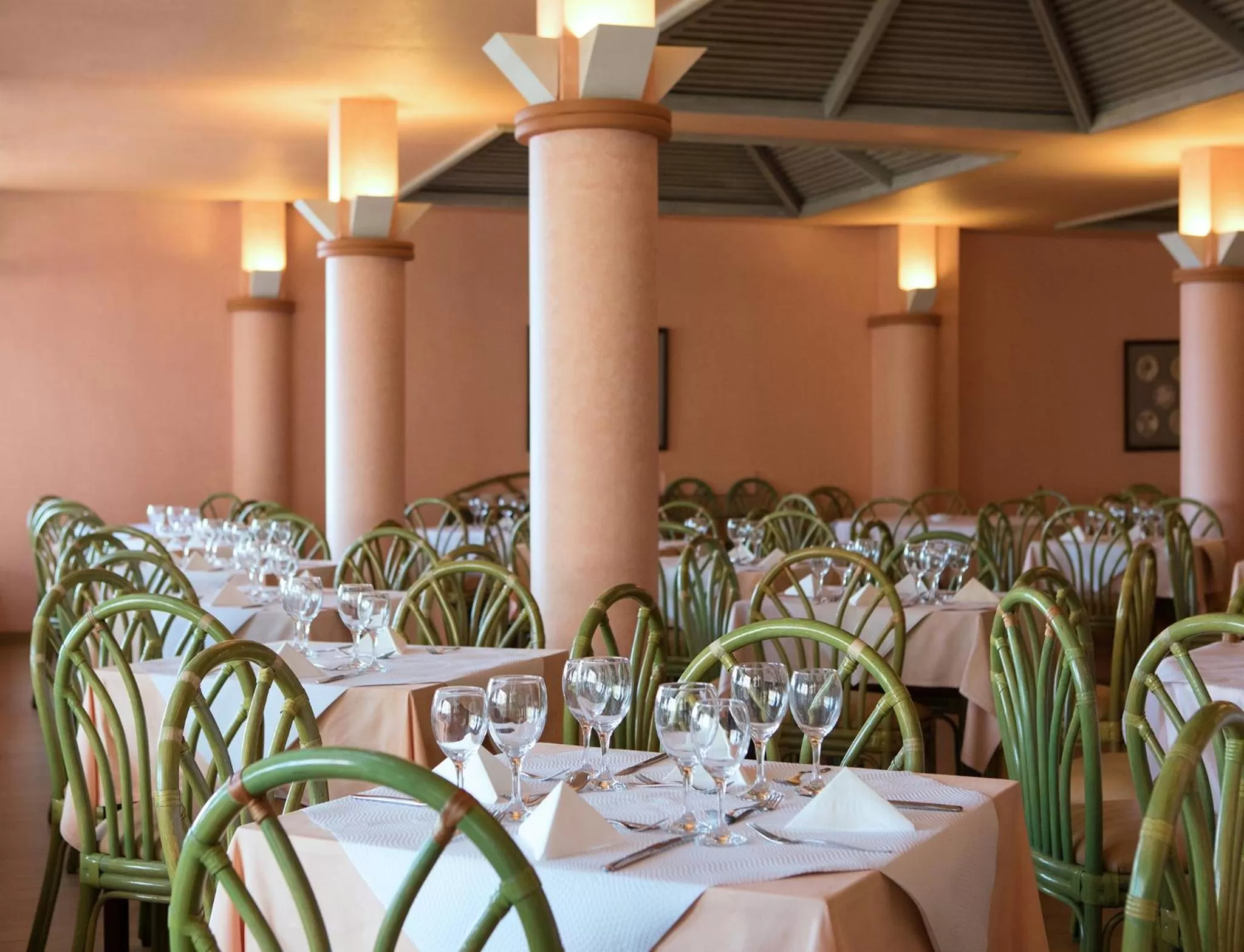 Restaurant/places to eat in Dom Pedro Garajau